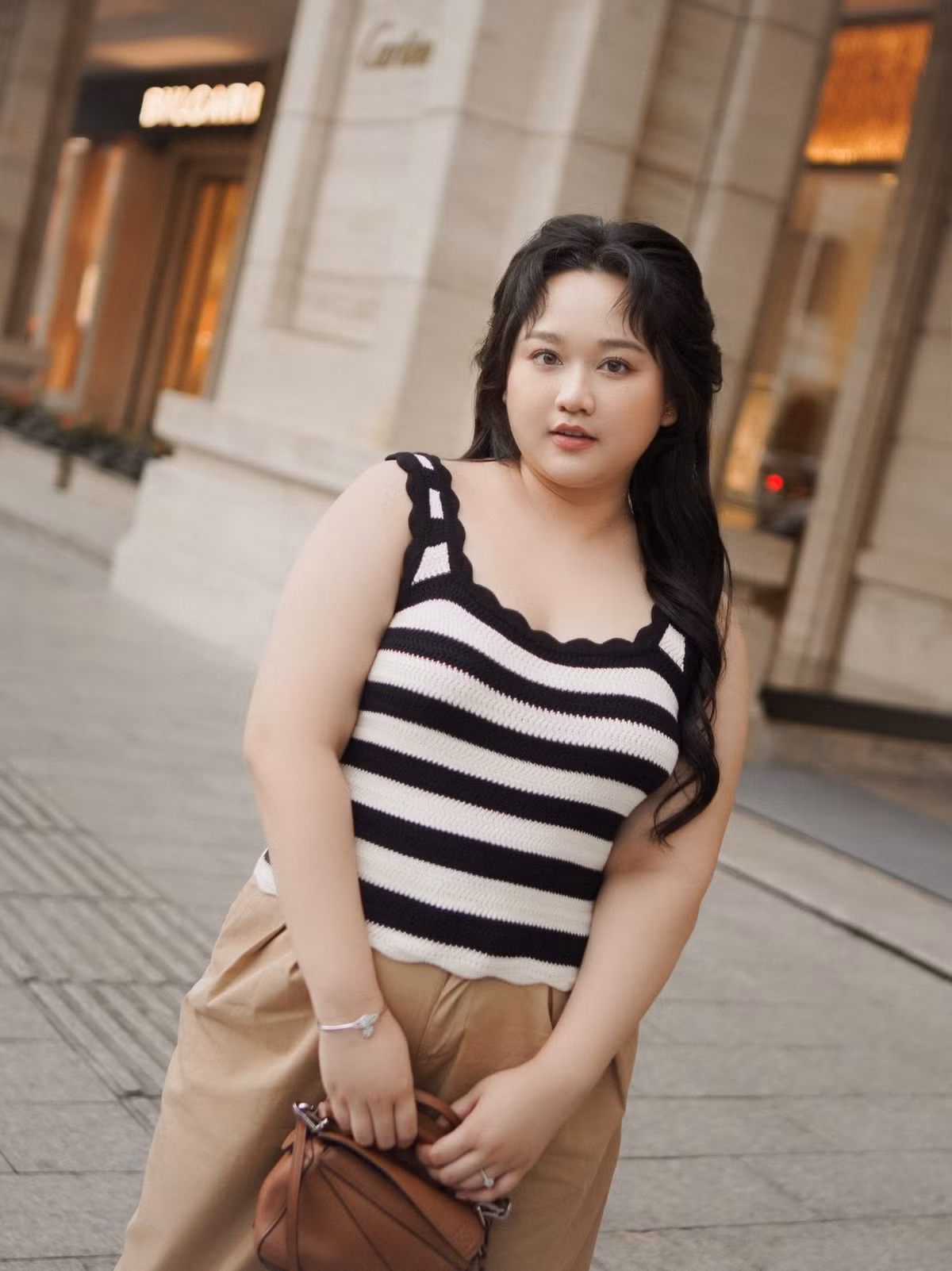 Điều này không chỉ ảnh hưởng đến ngoại hình mà còn khiến cô hạn chế xuất hiện trước công chúng trong thời gian dài.