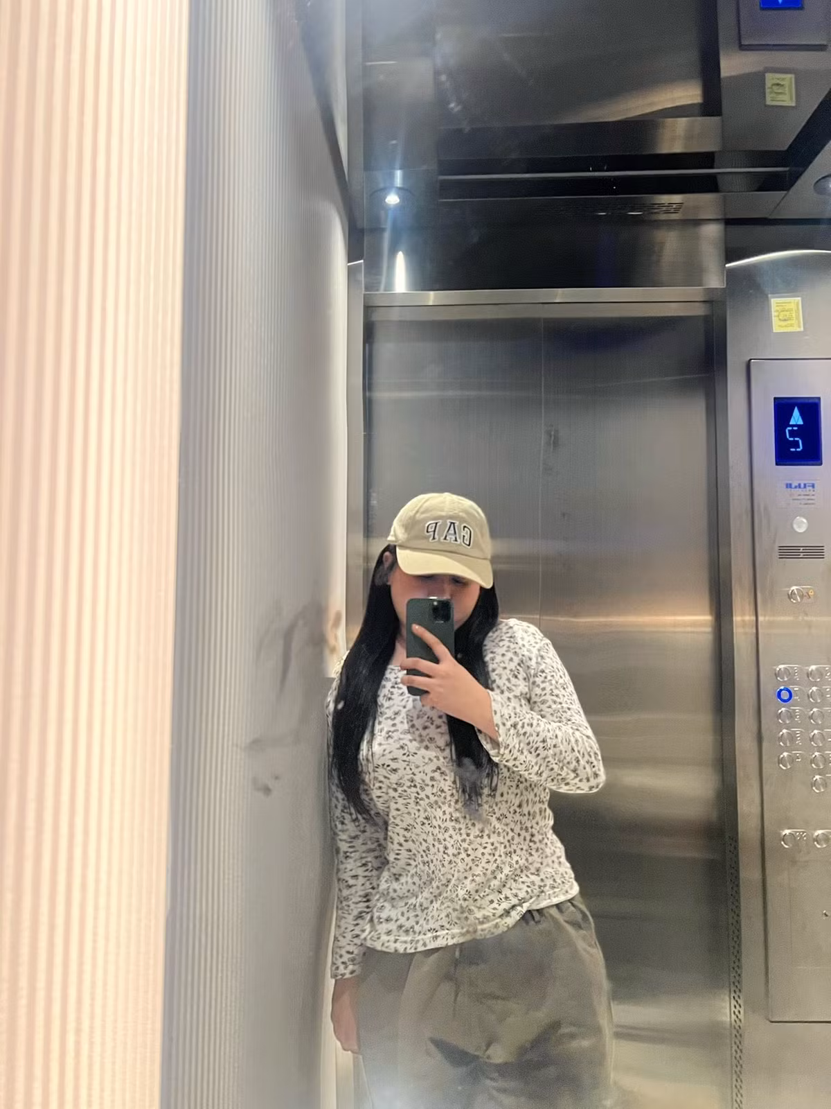 Thời gian gần đây,Trúc Anh vẫn nhận chụp hình quảng cáo cho nhiều nhãn hàng và không ngại khoe vẻ mũm mĩm hiện tại.