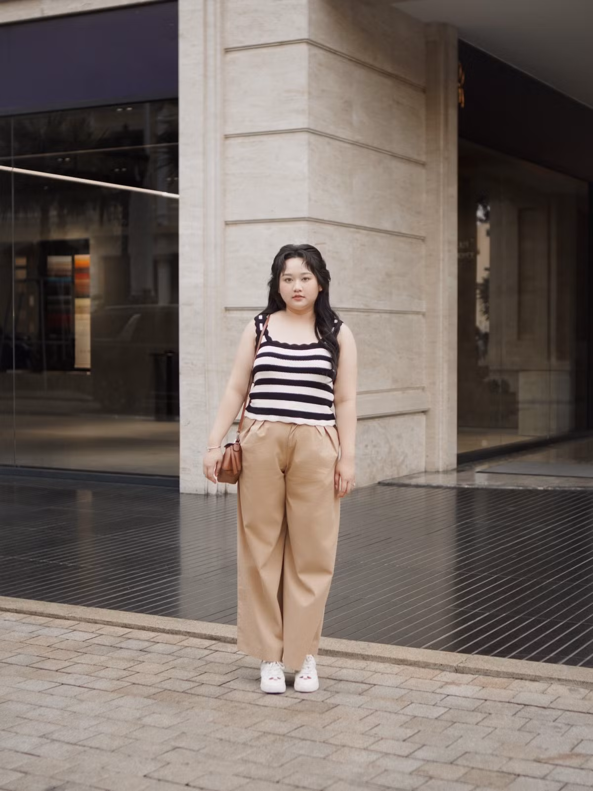 Phong cách trang điểm tự nhiên cùng với ánh mắt trong trẻo vẫn giữ được nét đặc trưng của "cô gái mắt biếc" một thời.