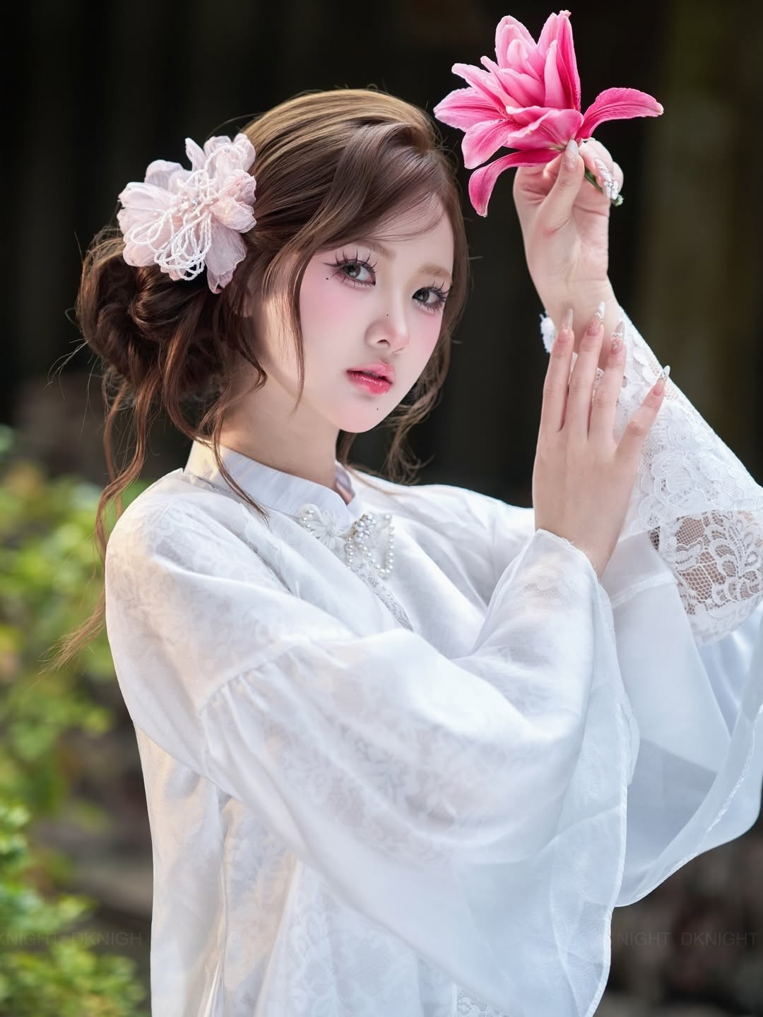 Không chỉ gây ấn tượng bởi trang phục, khả năng diễn xuất trước ống kính của Diệu Linh chính là yếu tố then chốt giúp bộ ảnh trở nên sống động. (Ảnh: IGNV)