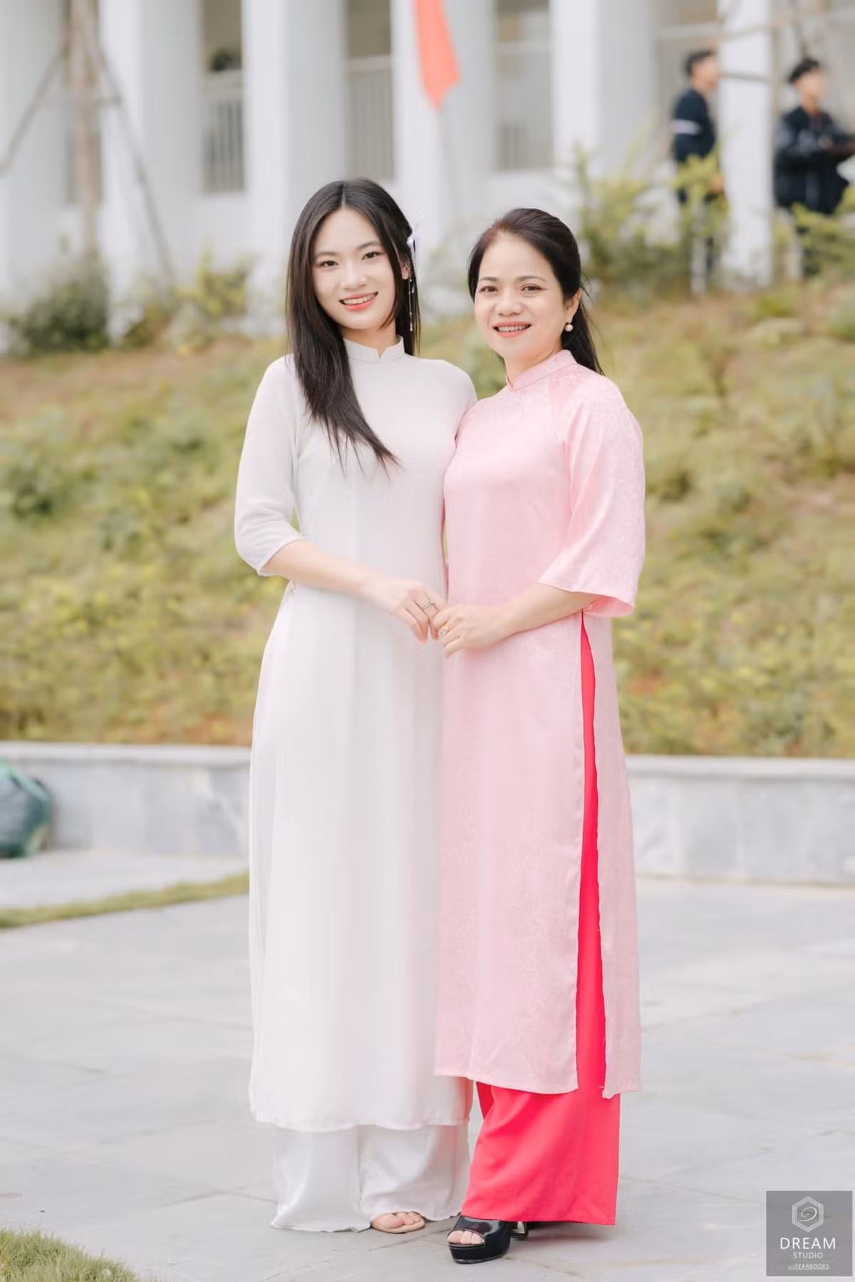 Không chỉ cuốn hút bởi vẻ ngoài khi khoác lên mình quân phục, cô còn gây thương nhớ bởi vẻ đẹp dịu dàng, nữ tính trong đời thường. (Ảnh: FB Phương Nguyễn)