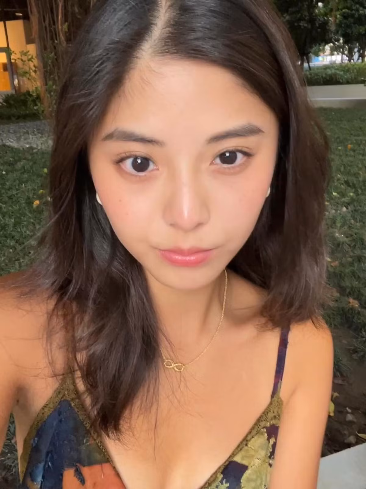 Nhược Doanh vốn là một hot girl nổi tiếng kiêm người mẫu ảnh tại Trung Quốc. Trên mạng xã hội, người đẹp thường xuyên cập nhập, chia sẻ về cuộc sống cá nhân, công việc, thu hút lượng người theo dõi lớn (Ảnh: IG @raeteng)