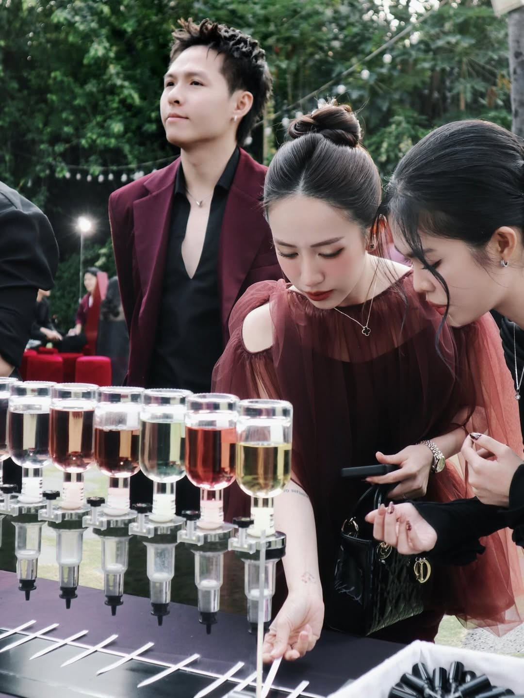 Tuy nhiên, kể từ khi kết hôn với thiếu gia Tâm Nguyễn vào năm 2019, Joyce Phạm ngày càng khẳng định hình ảnh một "hot mom" hiện đại, giỏi giang. (Ảnh IGNV)