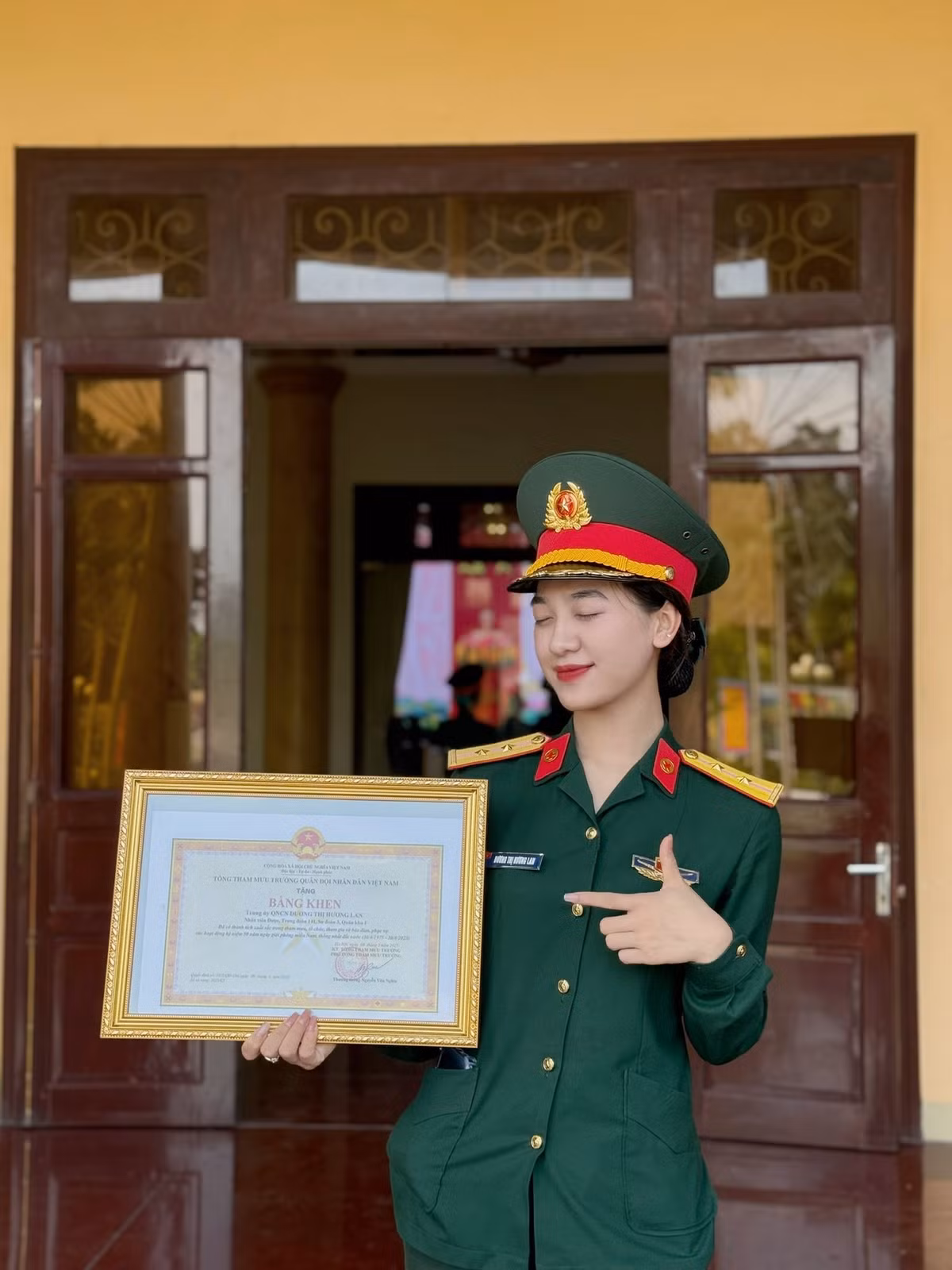 Hương Lan là đại diện cho sức trẻ, sự kỷ luật và tinh thần sẵn sàng cống hiến bảo vệ Tổ quốc. (Ảnh: FBNV)