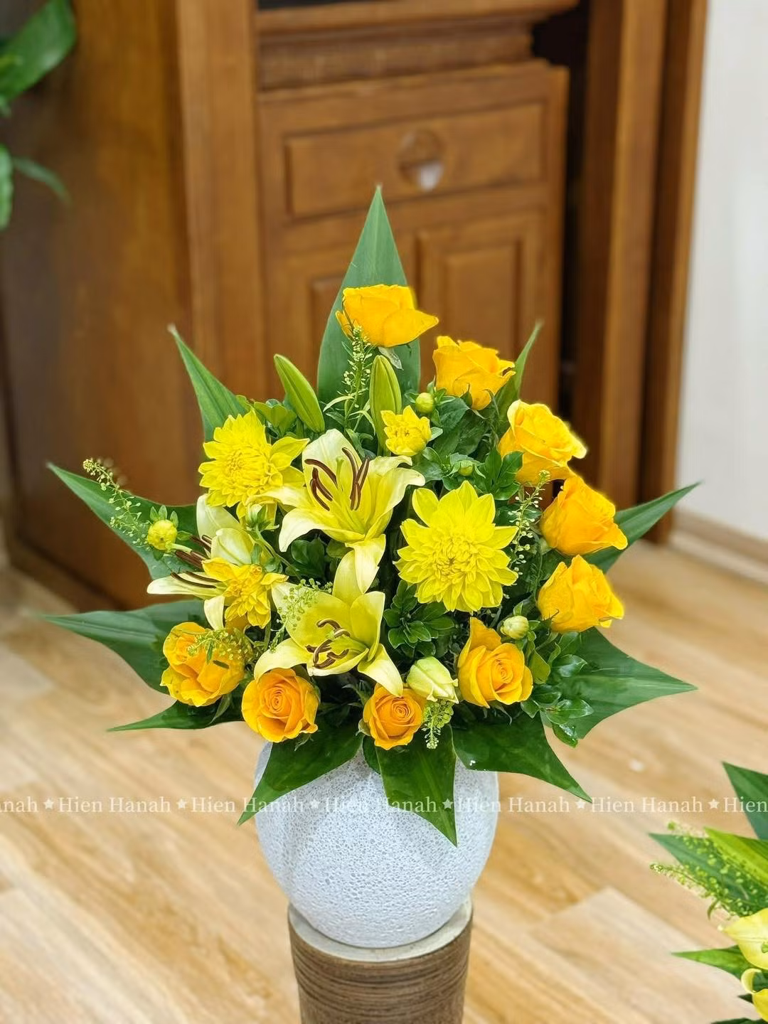 Phương pháp cắm hoa ban thờ độc đáo này hiện được rất nhiều chị em hưởng ứng trong các hội nhóm yêu bếp hay yêu hoa. Nhiều người bày tỏ sự thích thú với những bình hoa thờ đẹp mắt này, hứa hẹn sẽ áp dụng trong mùa Tết năm nay. (Ảnh trong bài: Hiền Hanah)