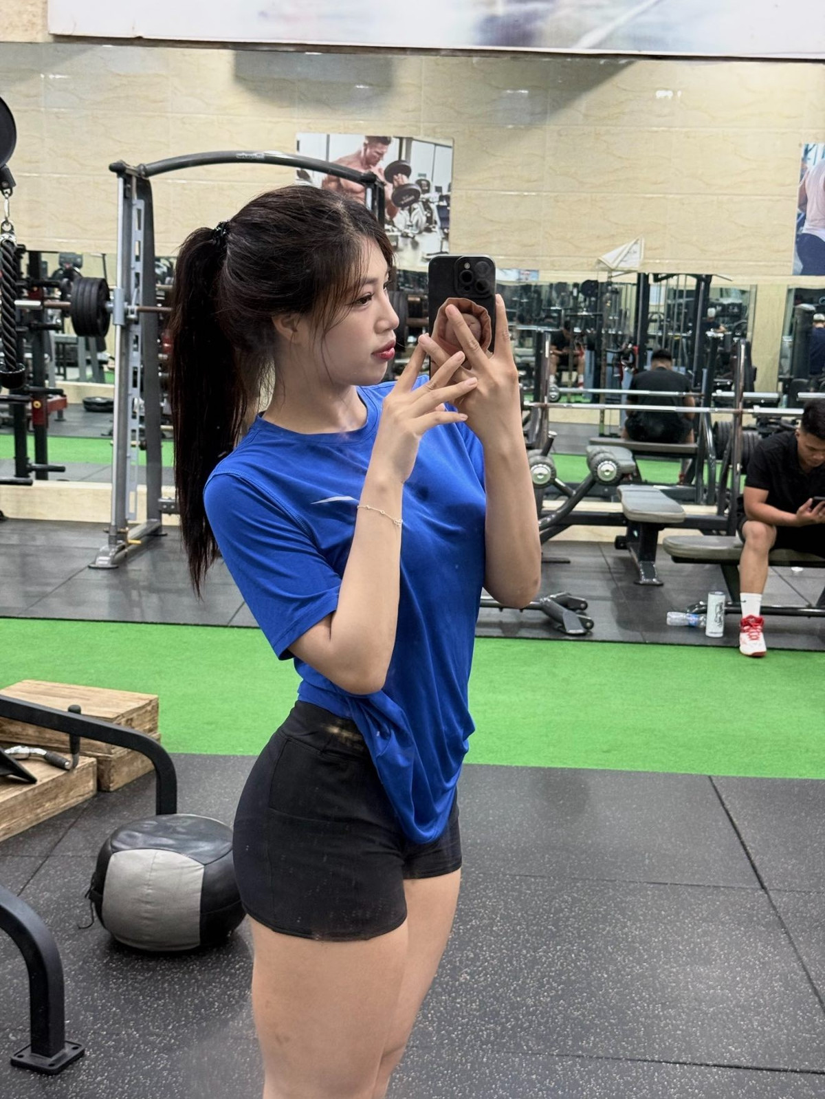 Từ đầu năm 2025, cô gái sinh năm 2002 quyết định chuyển hướng sang lĩnh vực kinh doanh, song song với công việc cá nhân. (Ảnh: FBNV)