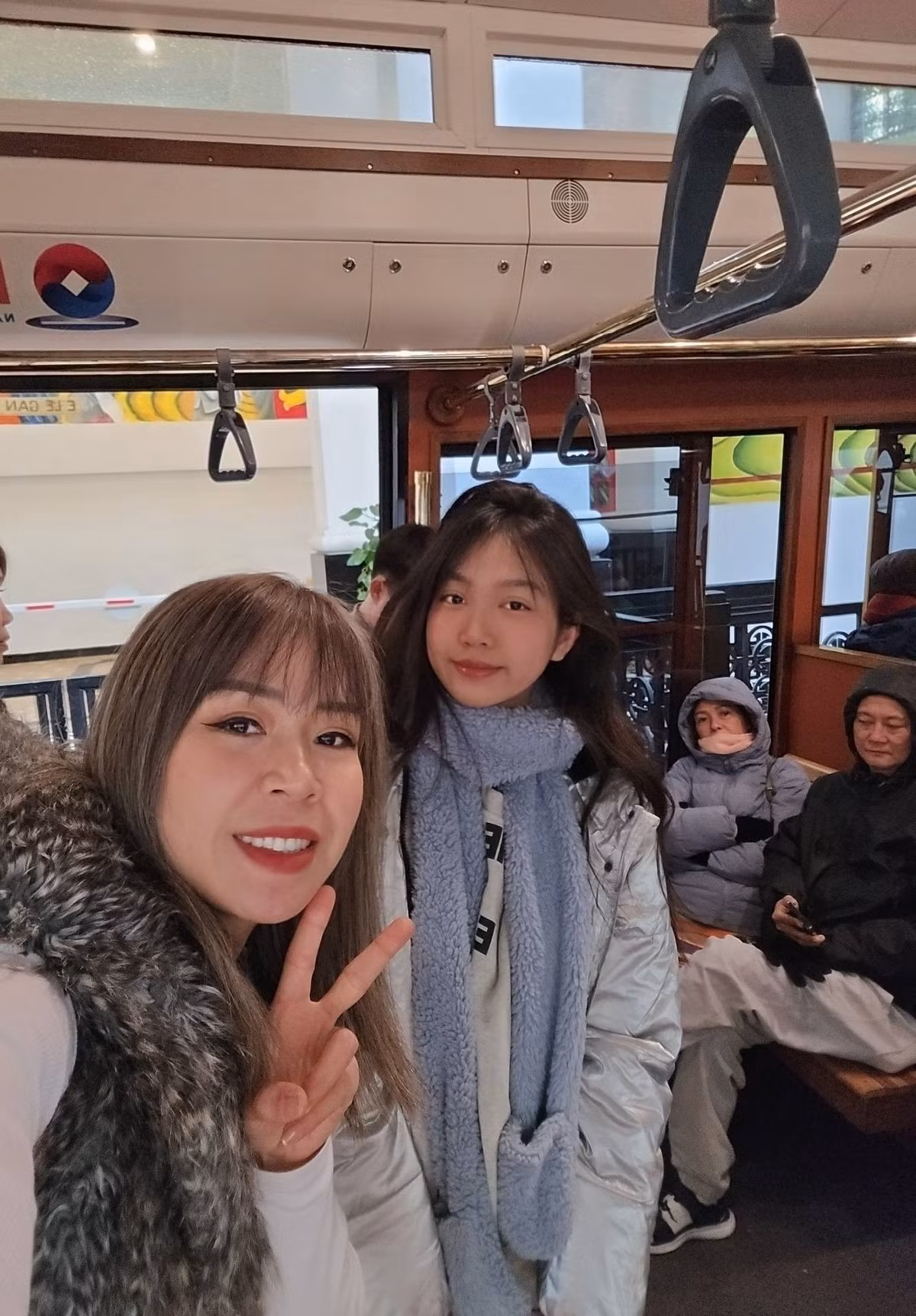 Ở một số bài đăng, bé Chíp thường xuất hiện với trang phục đơn giản, khoe gương mặt xinh đẹp dù không trang điểm. (Ảnh: FB Phuong Pham)