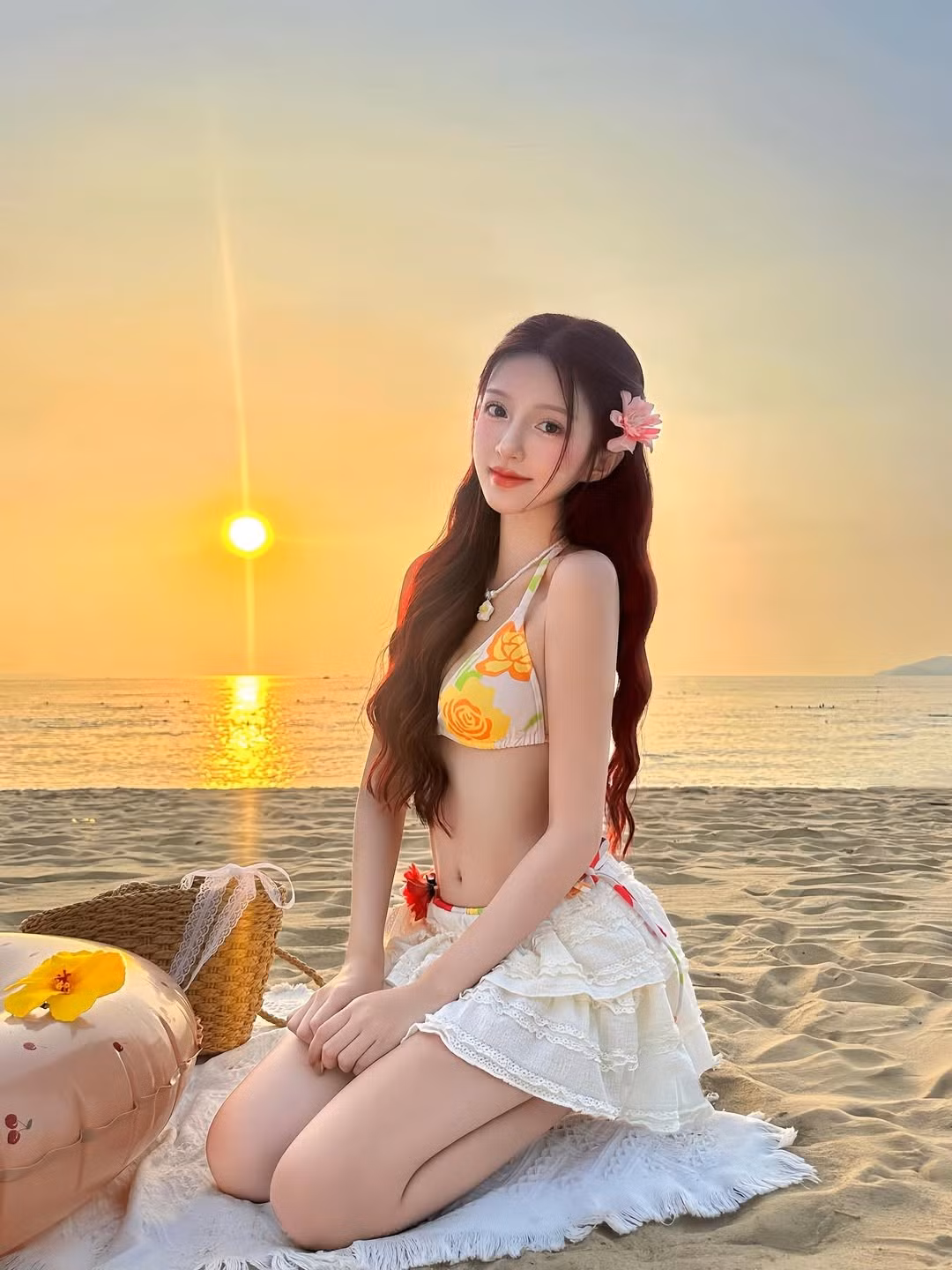 Mới đây, Mai Mỹ Uyên đã làm "dậy sóng" mạng xã hội khi tung ra loạt ảnh nghỉ dưỡng tại bãi biển, khoe trọn vẻ đẹp rạng rỡ, tràn đầy sức sống dưới ánh bình minh lãng mạn. (Ảnh: IGNV)