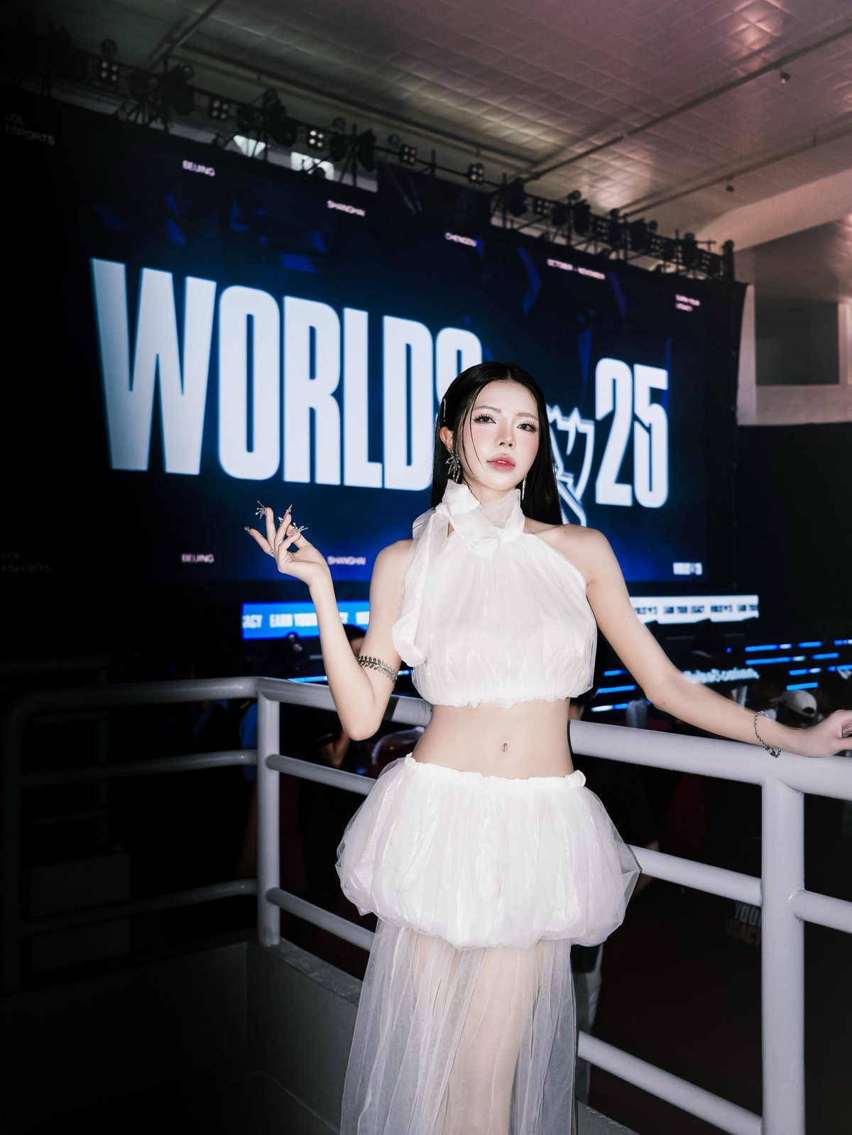 Cô nổi tiếng với phong cách dẫn dắt tự tin, duyên dáng và ngoại hình cuốn hút.(Ảnh: FBNV)