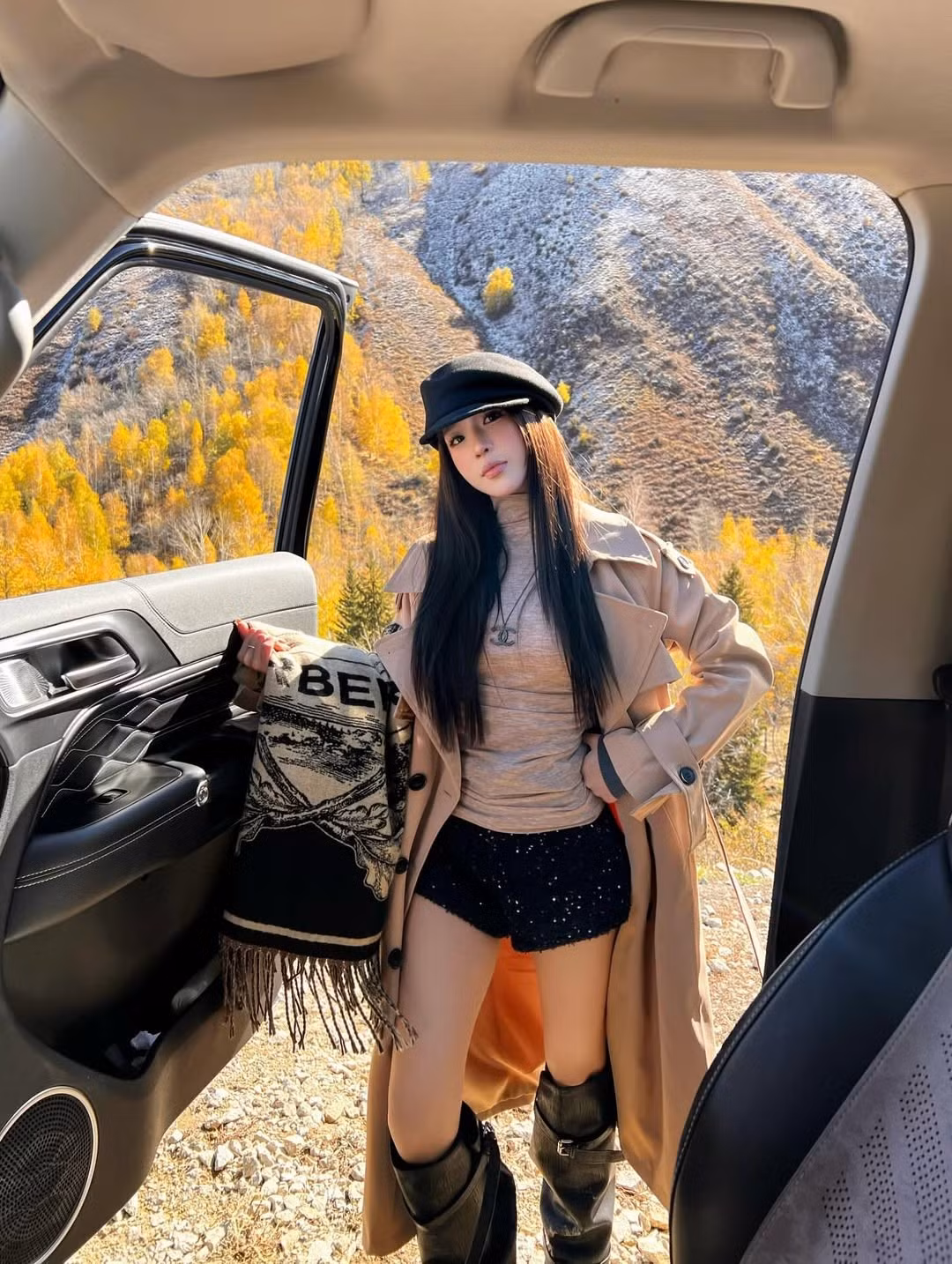 Loạt ảnh được chụp tại địa điểm mang vẻ đẹp giao thoa giữa mùa thu vàng rực và tuyết trắng đầu mùa đã nhanh chóng thu hút sự chú ý. (Ảnh: IGNV)