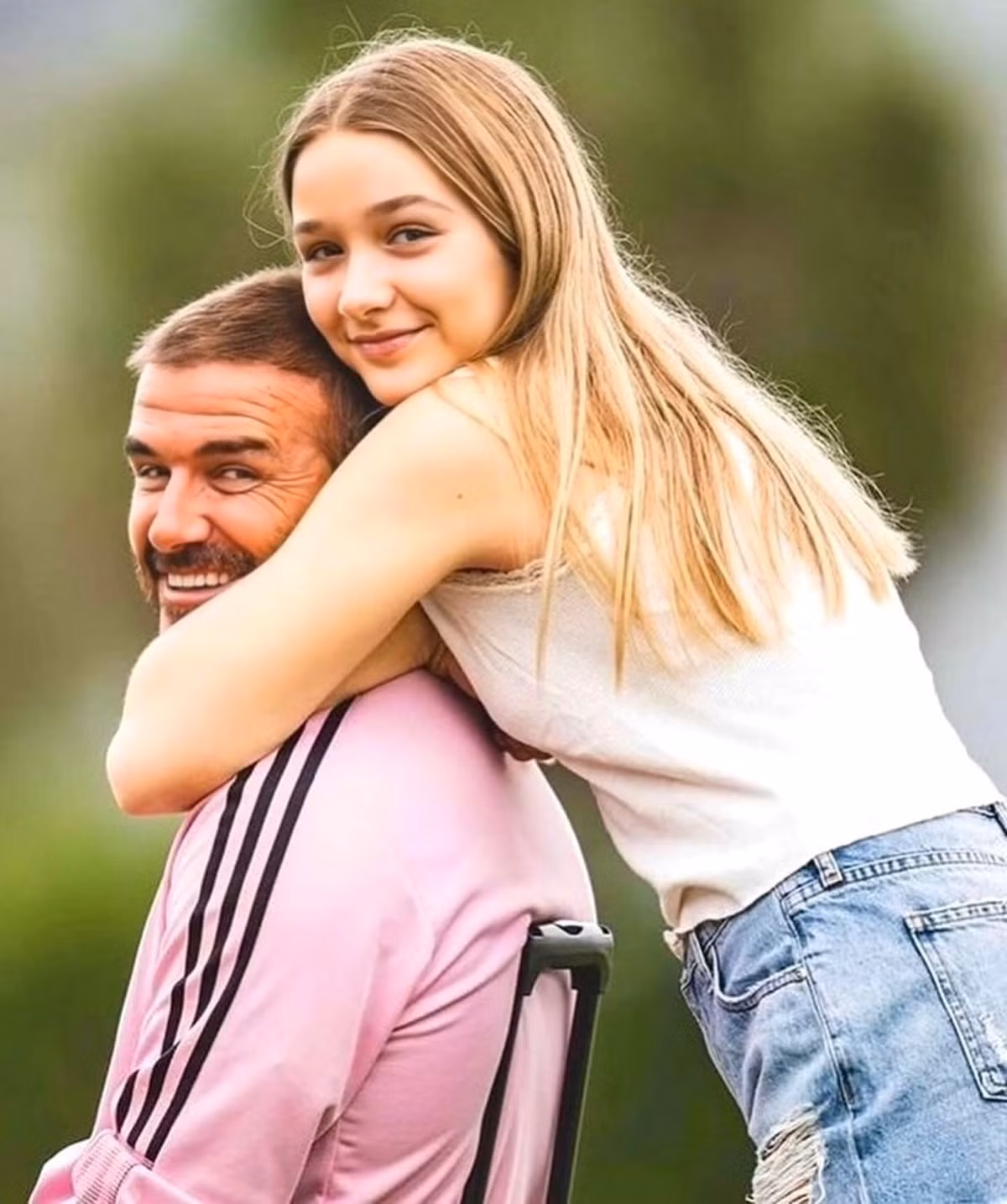 “Công chúa” của Beckham đã thực sự trưởng thành, thoải mái thử nghiệm nhiều phong cách nữ tính, thời thượng và rất tự tin trước ống kính.