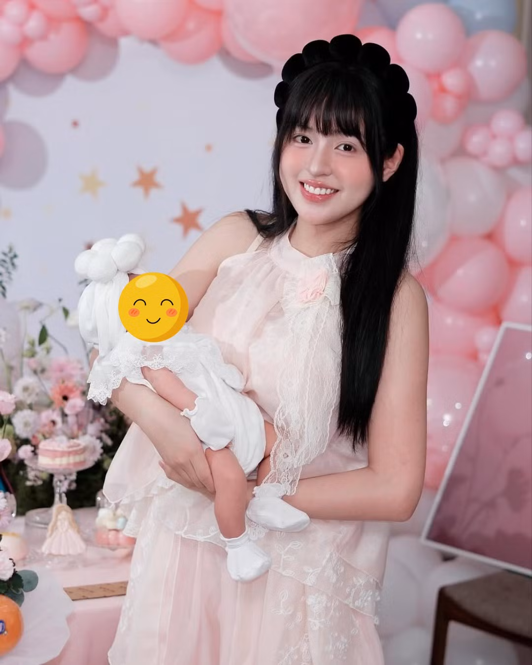 Trong suốt buổi tiệc, vợ chồng Trần Thanh Tâm luôn rạng rỡ, hạnh phúc bên con gái cưng. (Ảnh: IGNV)