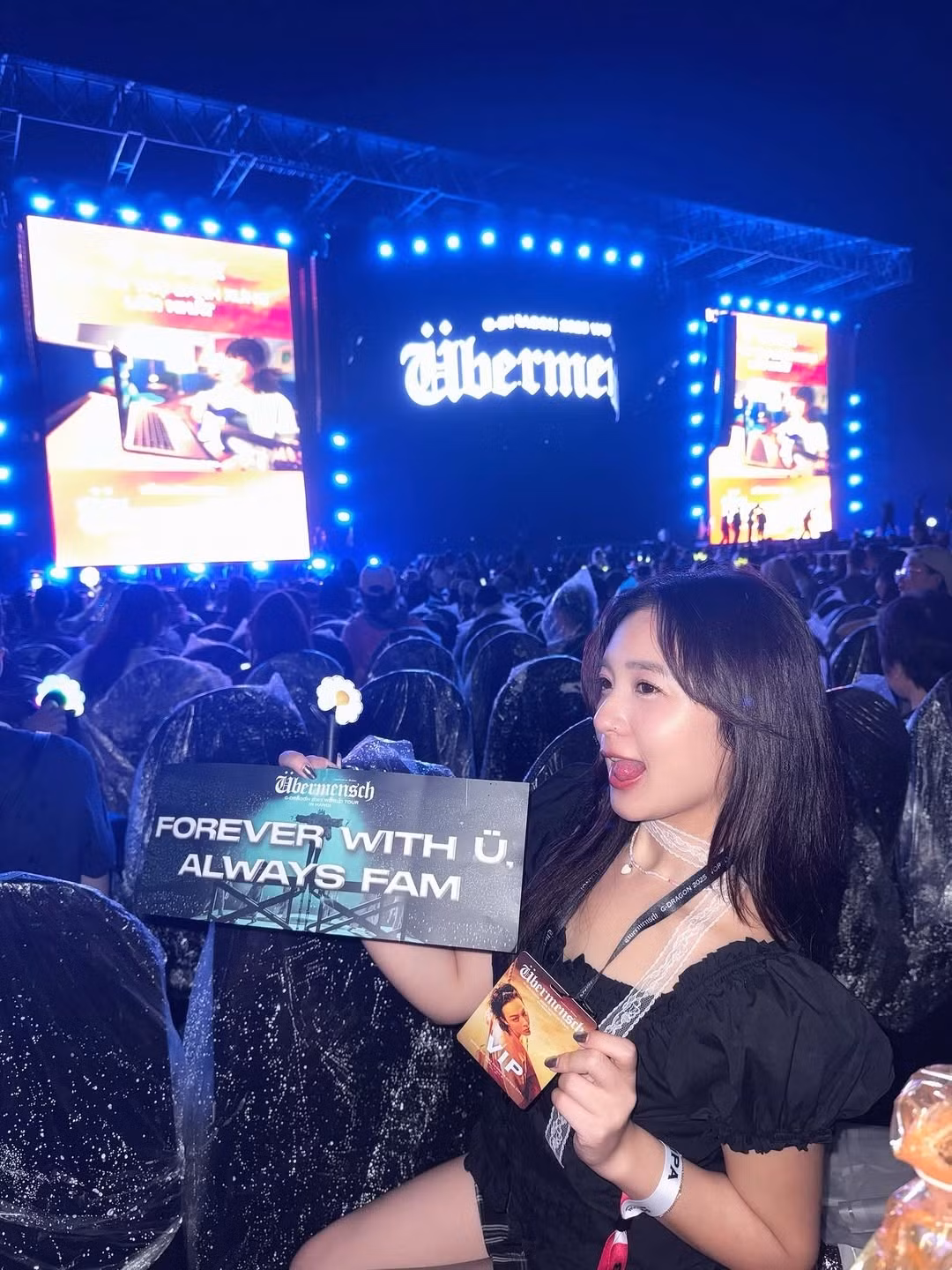 Nữ MC thể thao xinh đẹp Vũ Phương Thảo, thường ngày gắn liền với hình ảnh chuyên nghiệp, tại concert đã lên đồ cực kỳ trẻ trung.