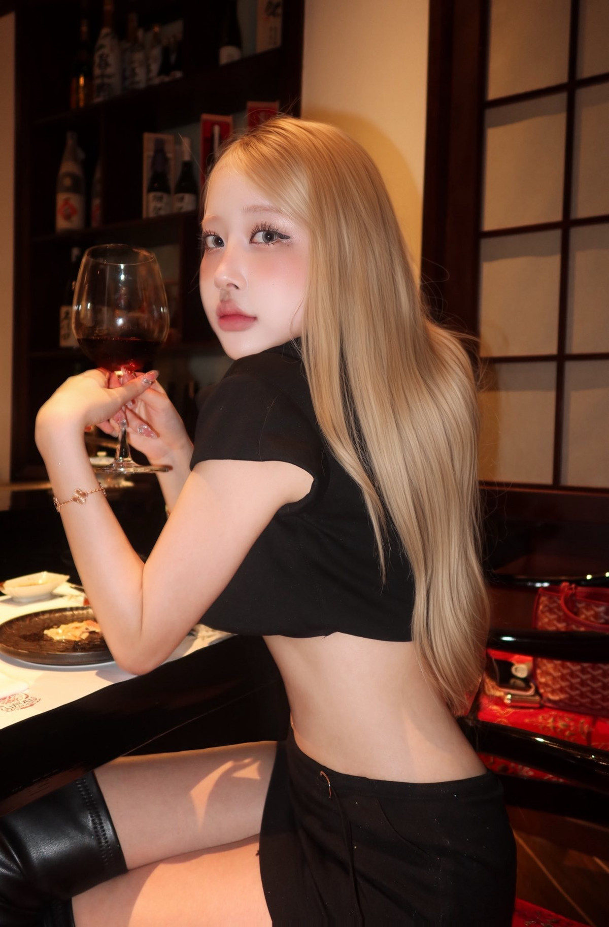 Dù đôi lần vướng phải những tranh cãi về phong cách cá nhân hay hành động ngoài đời, không thể phủ nhận sức hút và khả năng duy trì sự quan tâm từ công chúng của cô nàng. (Ảnh: IGNV)