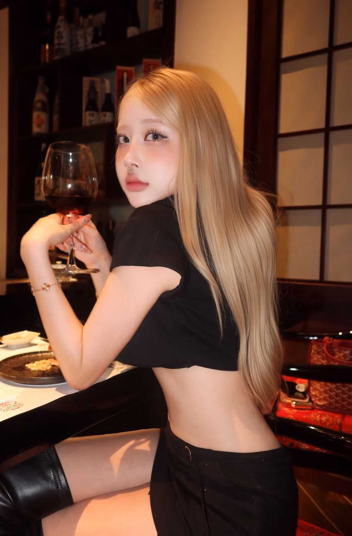 Dù đôi lần vướng phải những tranh cãi về phong cách cá nhân hay hành động ngoài đời, không thể phủ nhận sức hút và khả năng duy trì sự quan tâm từ công chúng của cô nàng. (Ảnh: IGNV)