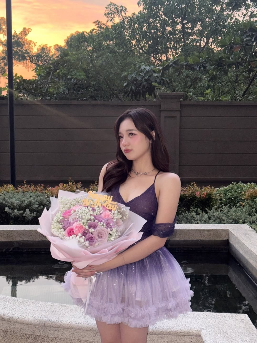 Nữ MC "hot nhất Liên Quân" Vũ Phương Thảo vừa đón tuổi mới với bộ ảnh đầy ấn tuowgnj. Nhan sắc "hack tuổi" cùng phong cách dịu dàng, lộng lẫy của cô nàng đã nhận được cơn mưa lời khen từ người hâm mộ. (Ảnh: IGNV)