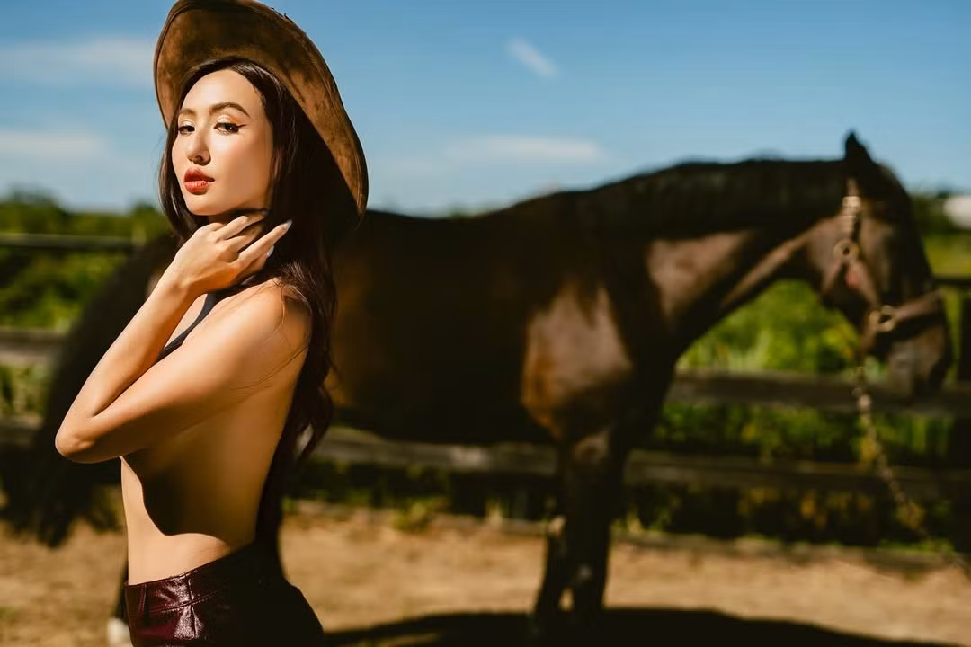 Nhiều người dành lời khen ngợi cho thân hình cũng như thần thái của cô nàng. Tuy nhiên, cũng có không ít bình luận trái chiều, cho rằng hành động của cô là phản cảm. (Ảnh: IGNV)