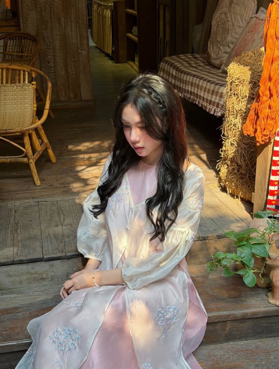 Nhờ sở hữu ngoại hình nổi bật, Vũ Nguyệt được nhiều nhãn hàng "chọn mặt gửi vàng" mời làm mẫu ảnh. (Ảnh: IGNV)