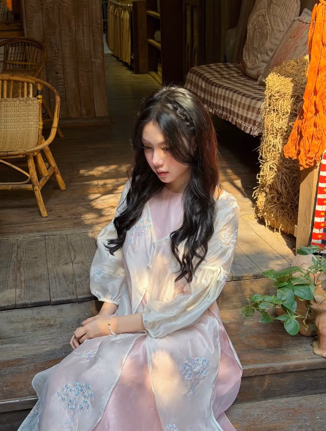 Nhờ sở hữu ngoại hình nổi bật, Vũ Nguyệt được nhiều nhãn hàng "chọn mặt gửi vàng" mời làm mẫu ảnh. (Ảnh: IGNV)