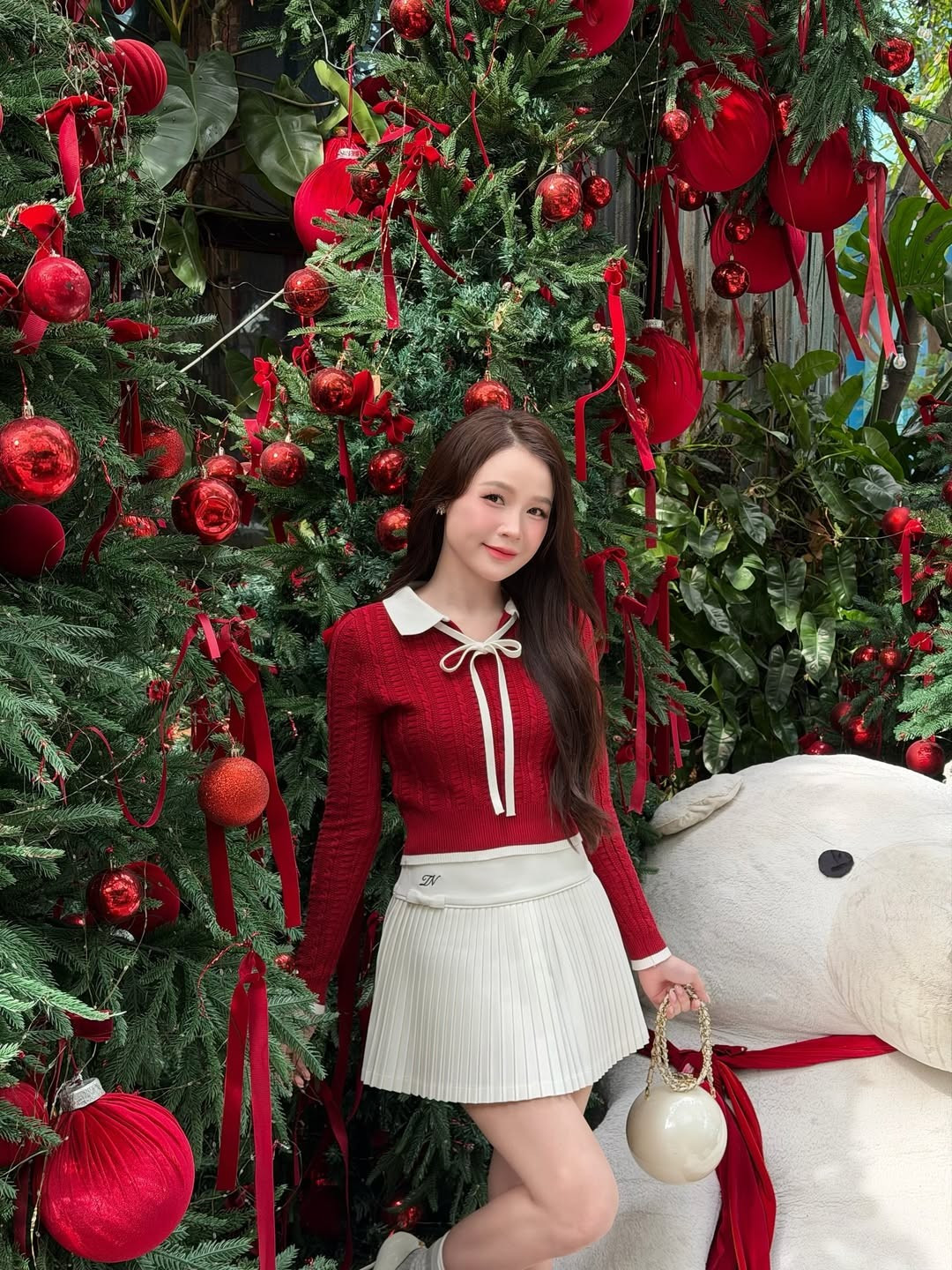 Nữ diễn viên khoe trọn nụ cười tươi tắn, ánh mắt long lanh và thần thái rạng rỡ trong mọi góc hình. (Ảnh: IGNV)