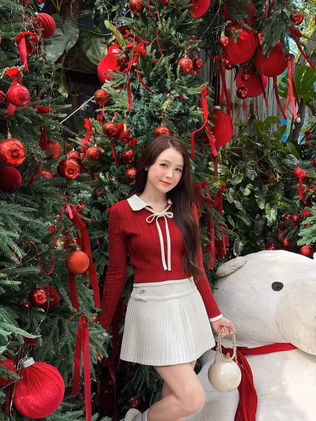 Nữ diễn viên khoe trọn nụ cười tươi tắn, ánh mắt long lanh và thần thái rạng rỡ trong mọi góc hình. (Ảnh: IGNV)