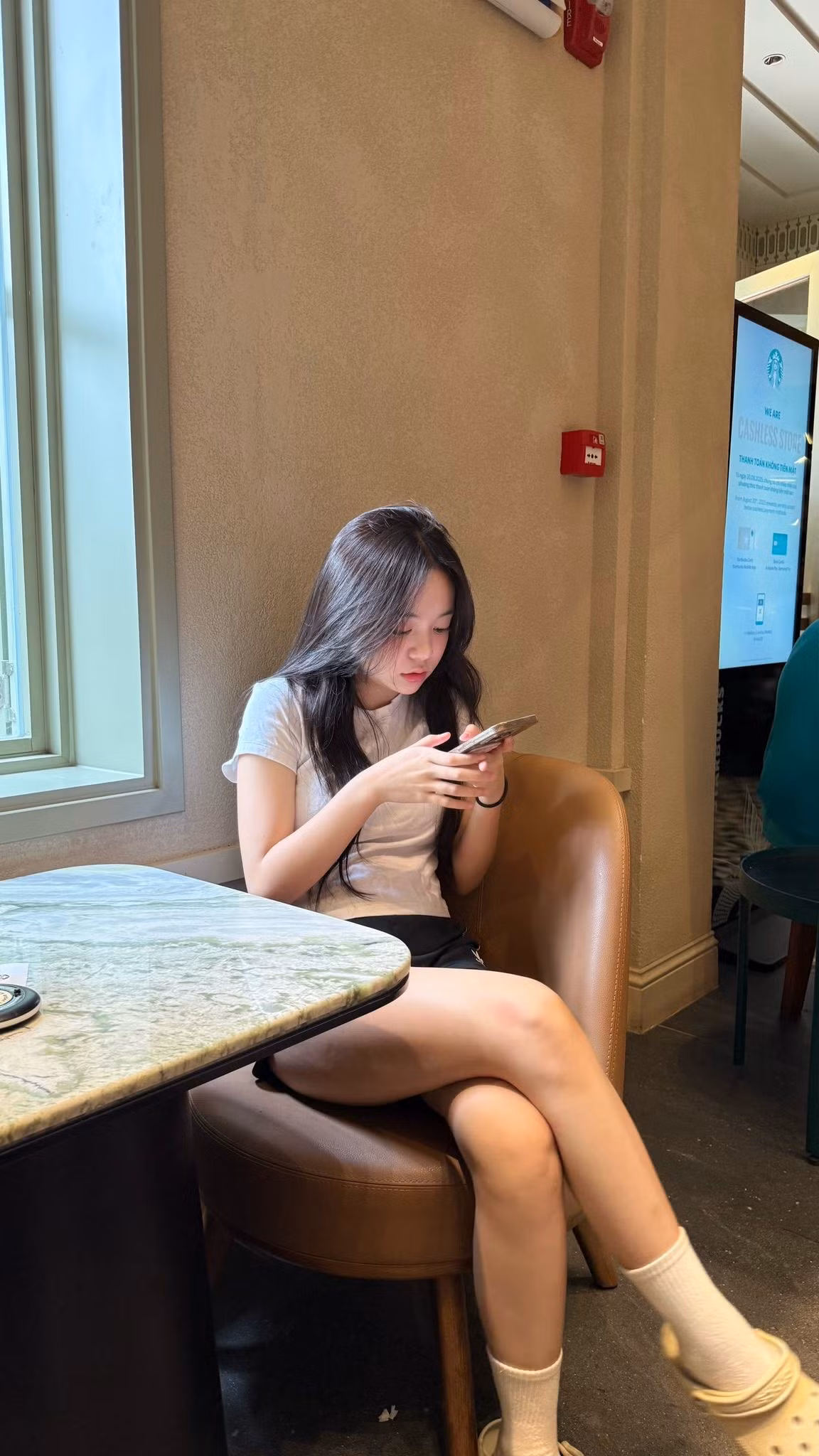 Dù chỉ là những bức ảnh đời thường giản dị, thế nhưng cô bé vẫn toát lên thần thái đầy cuốn hút. (Ảnh: FBNV)