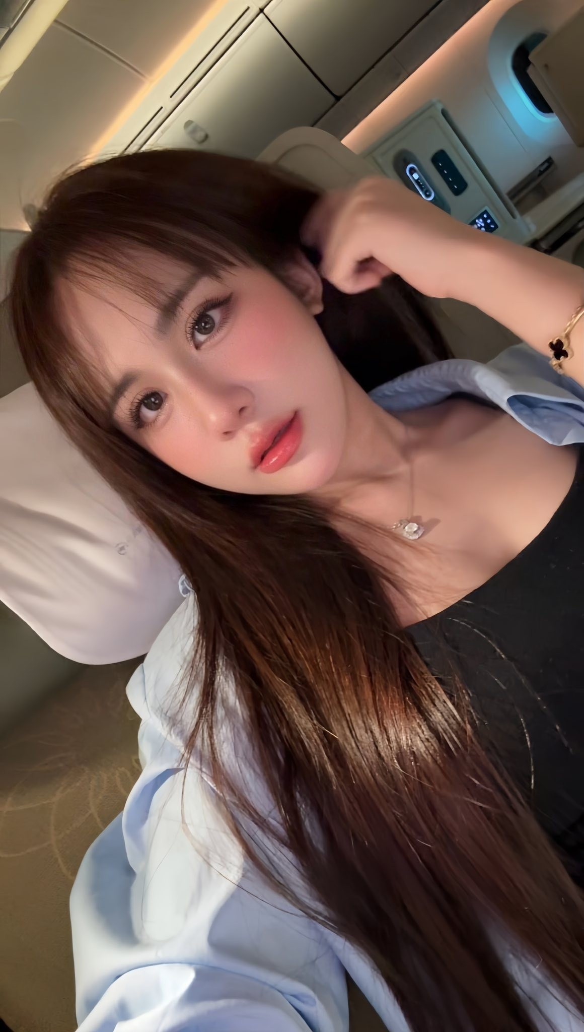 Bên cạnh đó, nhan sắc xinh đẹp, cuốn hút cũng giúp nữ cơ thủ này thu hút rất nhiều người theo dõi trên các nền tảng mạng xã hội, mỗi hình ảnh đăng tải đều thu hút rất nhiều sự chú ý. (Ảnh: FBNV)