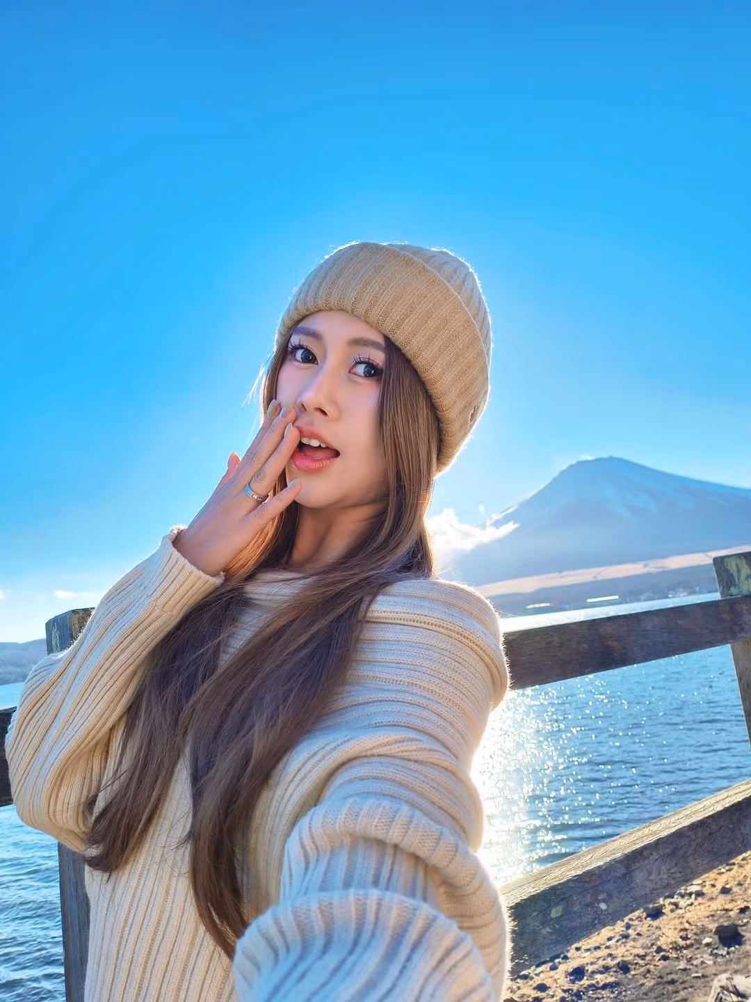 Đây là khoảng thời điểm lý tưởng nhất để ngắm núi Phú Sĩ rõ nhất cho những tín đồ du lịch vì không khí trong lành và ít mây, mặc dù thời tiết lạnh giá đầu đông. (Ảnh: IGNV)