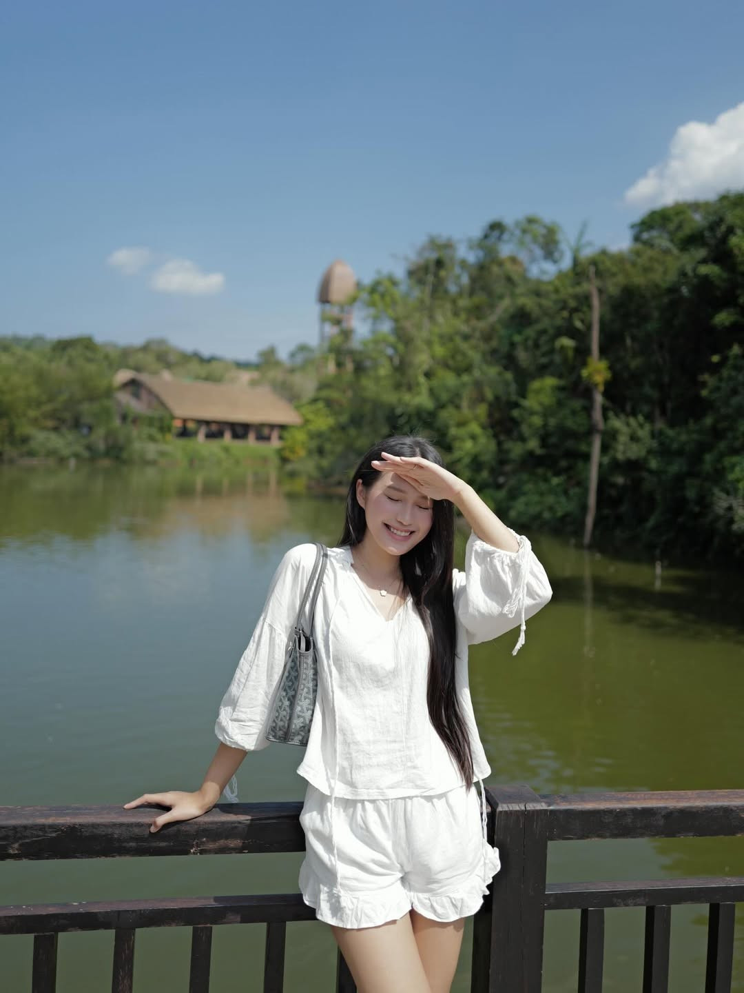 Kể từ sau khi kết hôn và đón chào thiên thần nhỏ, Doãn Hải My càng nhận được nhiều sự quan tâm từ người hâm mộ. Mới đây, qua những hình ảnh đời thường được chia sẻ, Top 10 Hoa hậu Việt Nam 2020 tiếp tục khẳng định gu thẩm mỹ tinh tế của mình: không cần cầu kỳ, hàng hiệu phô trương nhưng vẫn đầy cuốn hút. (Ảnh: IGNV)