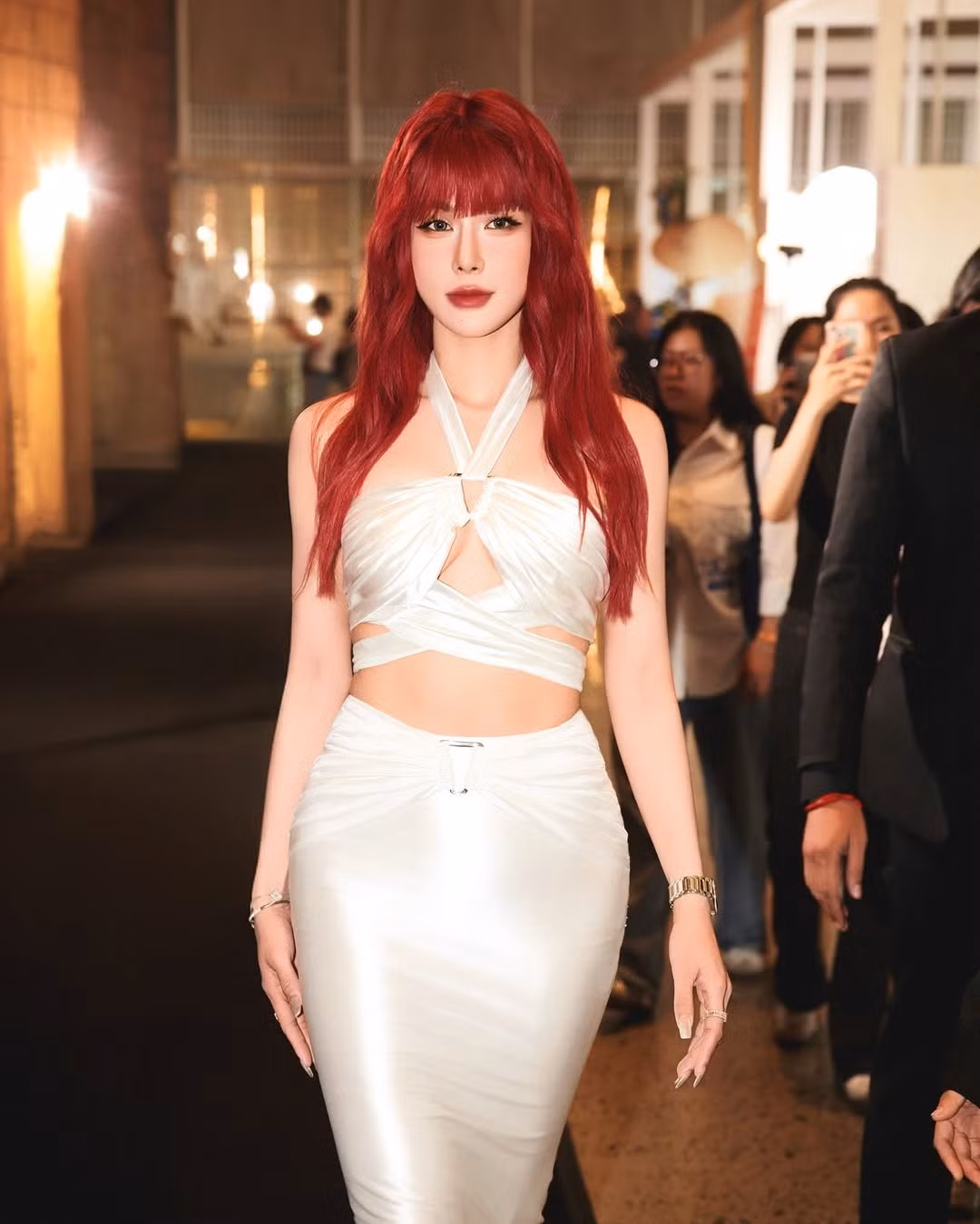 Mới đây, làng mốt Việt được dịp bùng nổ với đêm diễn mãn nhãn, trình làng những BST mới đầy ấn tượng của NTK đình đám Chung Thanh Phong. Xuất hiện tại sự kiện, Diệp Lâm Anh ngay lập tức thu hút mọi ánh nhìn với ngoại hình tựa nữ thần cùng khí chất vô cùng thu hút.