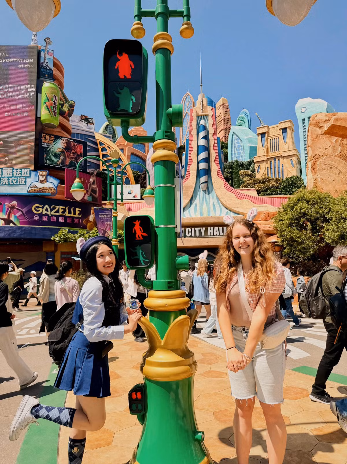 Loạt ảnh được Jenny Huỳnh chia sẻ đã nhanh chóng thu hút sự chú ý của cộng đồng mạng bởi sự đầu tư chỉn chu vào trang phục và bối cảnh đậm chất điện ảnh. (Ảnh: IGNV)