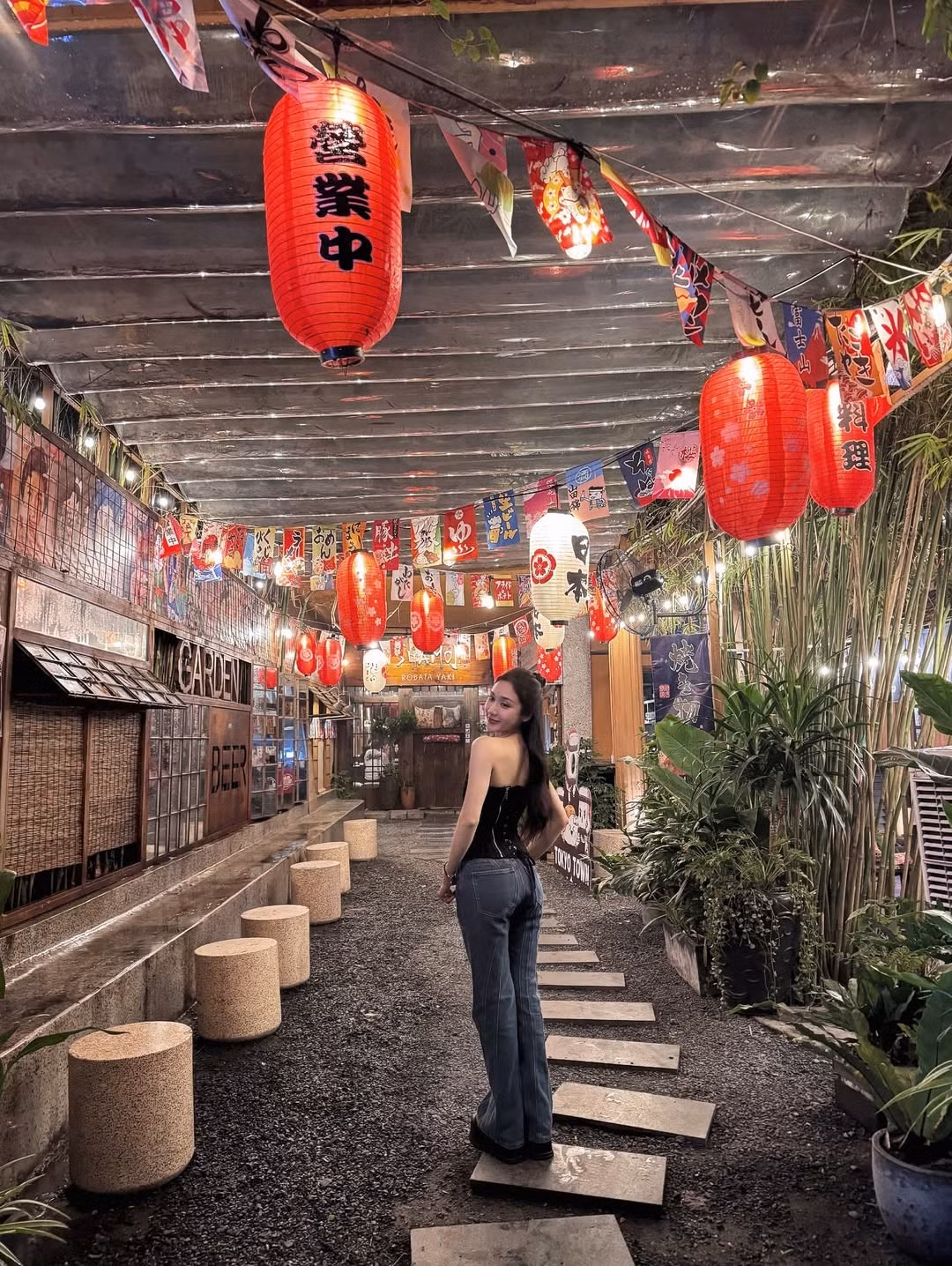 Mina Young được yêu mến với vẻ đẹp "bạn gái bàn bên". Ngắm nhìn cô nàng, người xem dễ dàng cảm nhận được sự dịu dàng, gần gũi như cô bạn thân thuở nào.