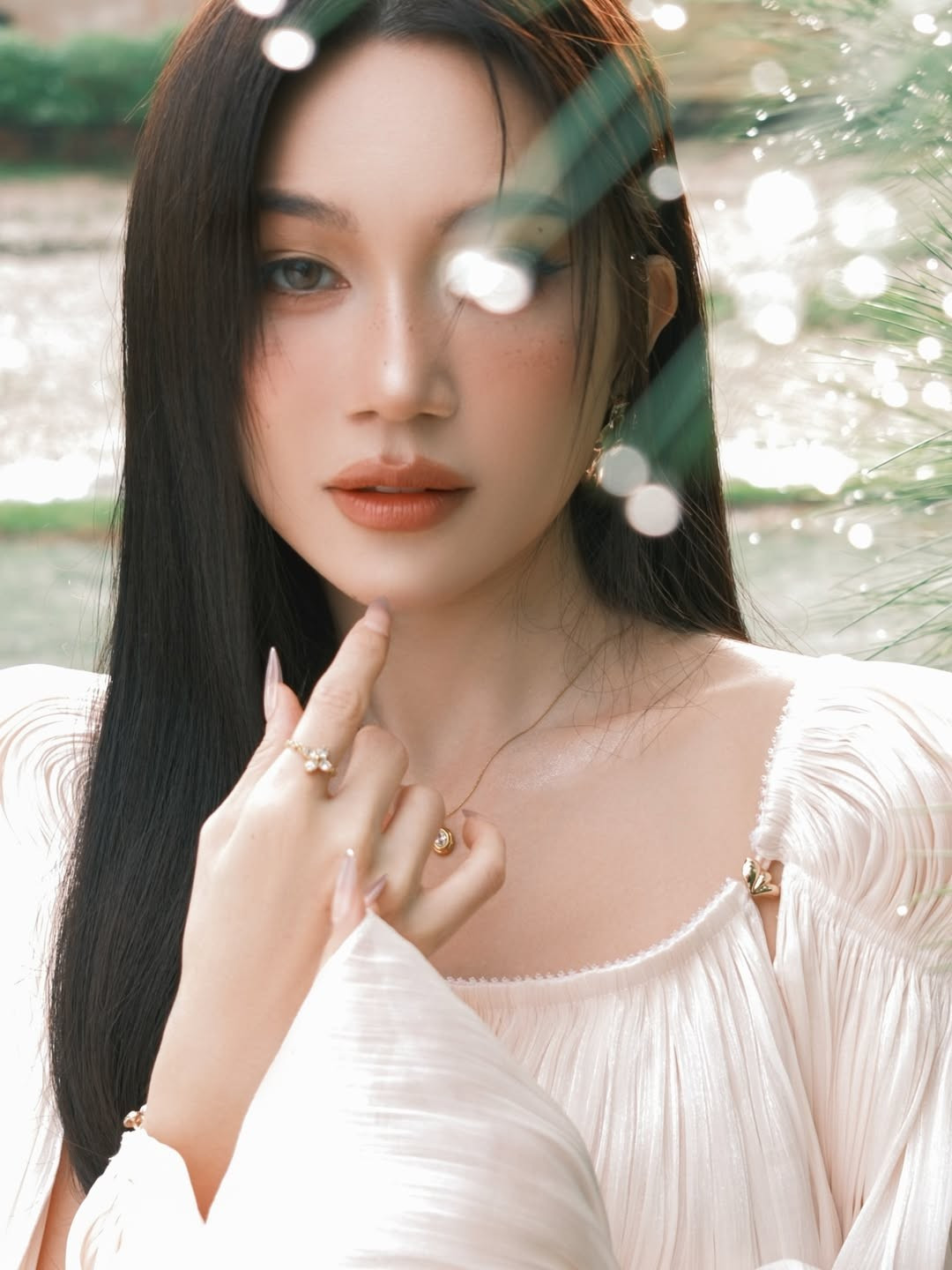 Cô nàng cũng nhắn nhủ đến bản thân khi bước qua tuổi 39: "Mình chọn cách yêu thương cơ thể này như một món quà, nuôi dưỡng tâm hồn bằng những điều tử tế, và mở rộng vòng tay với mọi cơ hội mới đang gõ cửa.Chúc mình luôn đủ bình yên để mỉm cười và đủ táo bạo để chạm vào mọi ước mơ sắp đến. Happy Birthday to me." (Ảnh: IGNV)