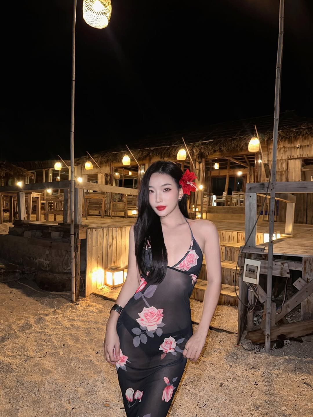 Dù không thường xuyên xuất hiện trên các sàn diễn thời trang lớn, nhưng tên tuổi của cô nàng lại gắn liền với những bộ ảnh nghệ thuật, lookbook, đặc biệt là những shoot hình bikini, nội y đầy táo bạo nhưng vẫn giữ được nét tinh tế. (Ảnh: IGNV)