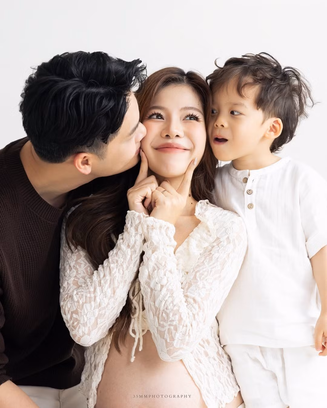 Changmakeup luôn là nguồn cảm hứng cho nhiều bạn trẻ không chỉ vì sự nghiệp thành công, bản lĩnh trong kinh doanh mà còn bởi cuộc sống gia đình ấm áp, hạnh phúc. (Ảnh: IGNV)