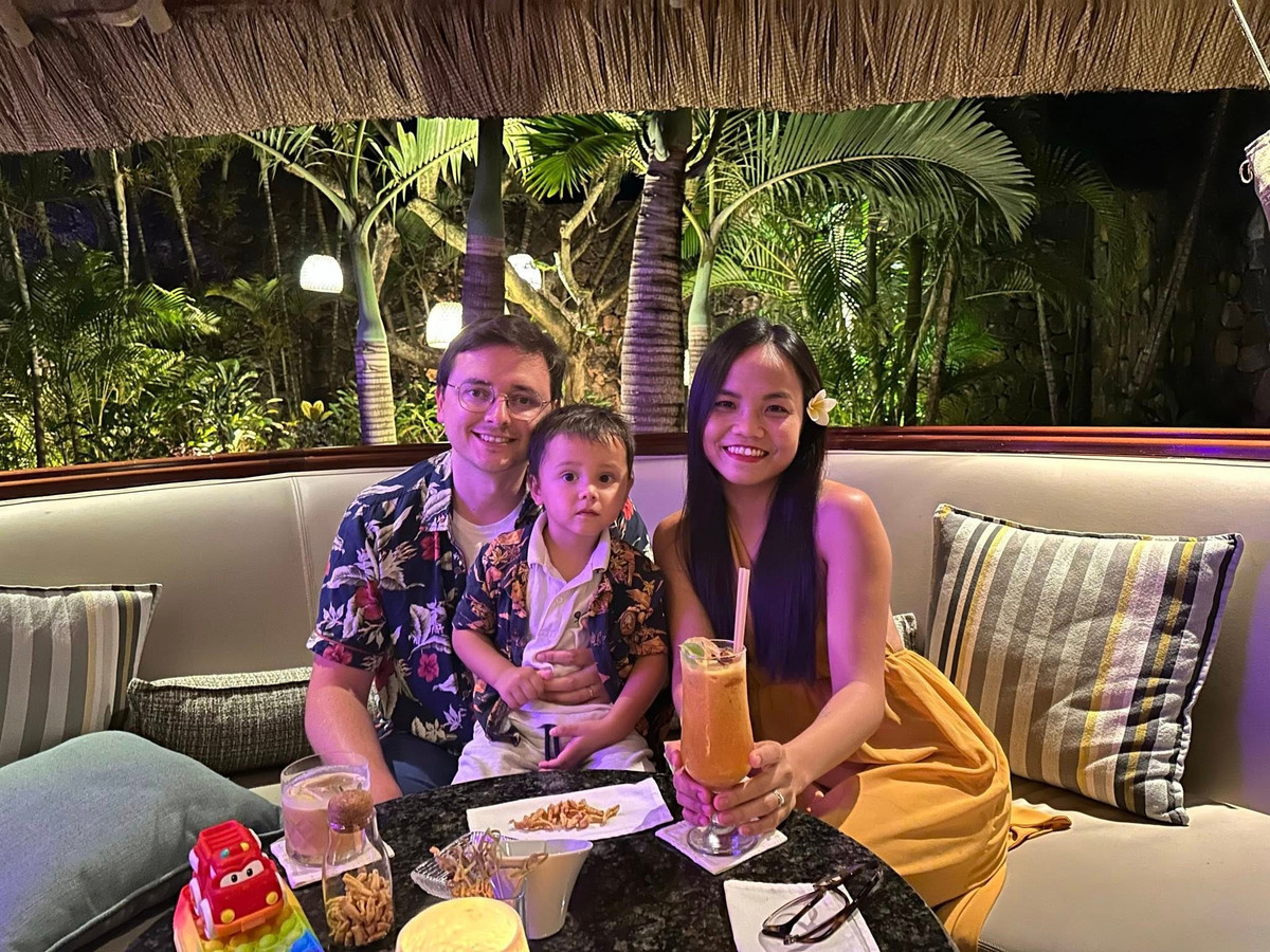 Ngay sau khi thông báo ly hôn, nhiều người theo dõi của cô nàng bày tỏ sự tiếc nuối cho một câu chuyện tình đẹp xuyên biên giới. Thậm chí nhiều người còn hy vọng đây chỉ là "làm content" sớm cho ngày quốc tế nói dối mà thôi.