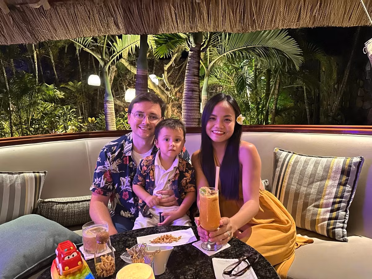 Ngay sau khi thông báo ly hôn, nhiều người theo dõi của cô nàng bày tỏ sự tiếc nuối cho một câu chuyện tình đẹp xuyên biên giới. Thậm chí nhiều người còn hy vọng đây chỉ là "làm content" sớm cho ngày quốc tế nói dối mà thôi.