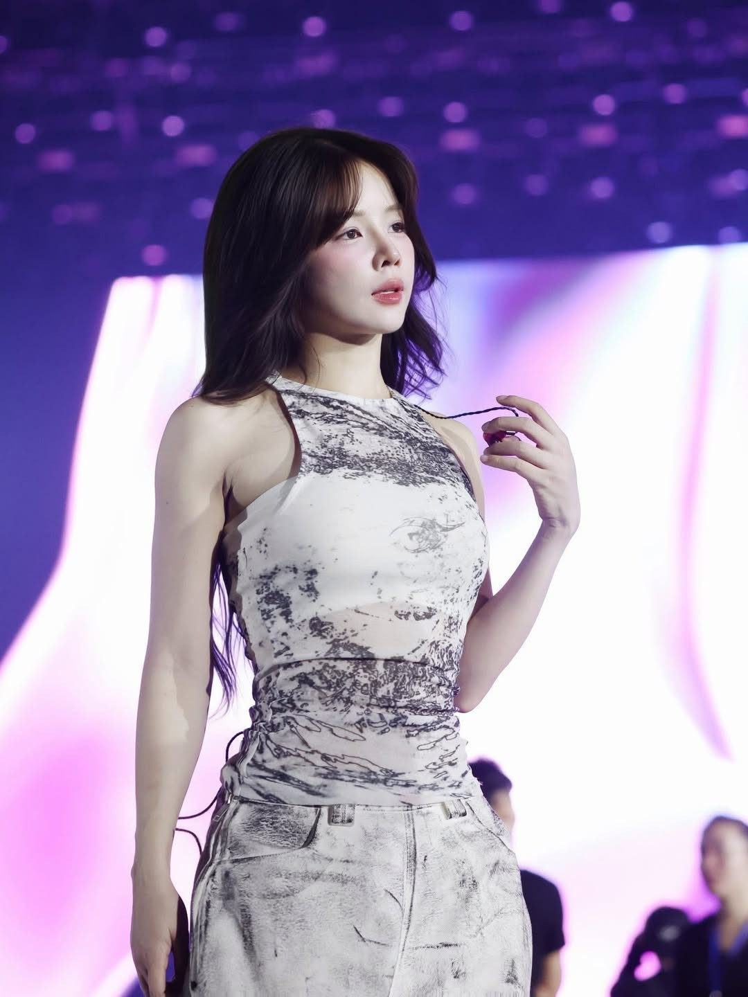 Dưới bài đăng của nữ DJ, hàng loạt bình luận khen ngợi đã được gửi đến: "Visual lần này thực sự đỉnh cao", "mê quá", "cháy quá chị ơi". (Ảnh: IGNV)