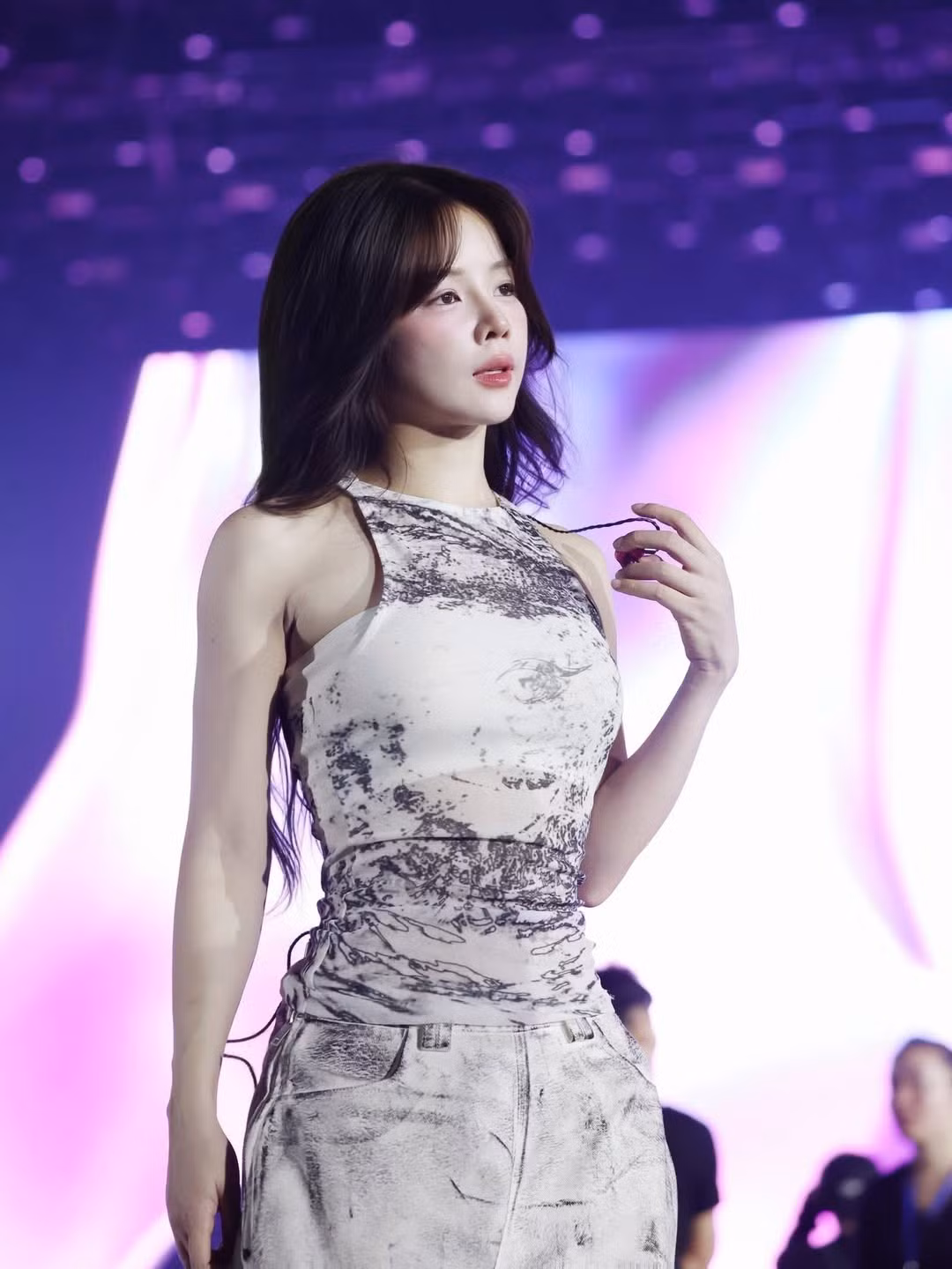 Dưới bài đăng của nữ DJ, hàng loạt bình luận khen ngợi đã được gửi đến: "Visual lần này thực sự đỉnh cao", "mê quá", "cháy quá chị ơi". (Ảnh: IGNV)