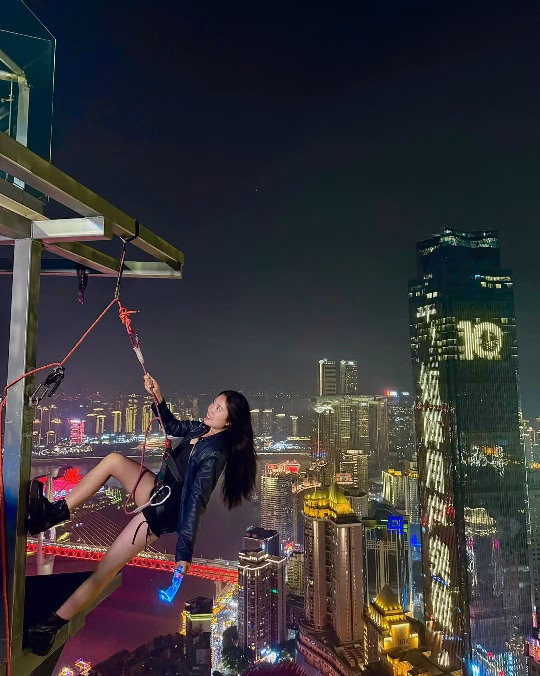 Những hình ảnh này ngay lập tức "gây bão" trên các nền tảng mạng xã hội, thu hút hàng trăm nghìn lượt tương tác và bình luận. (Ảnh: FBNV)