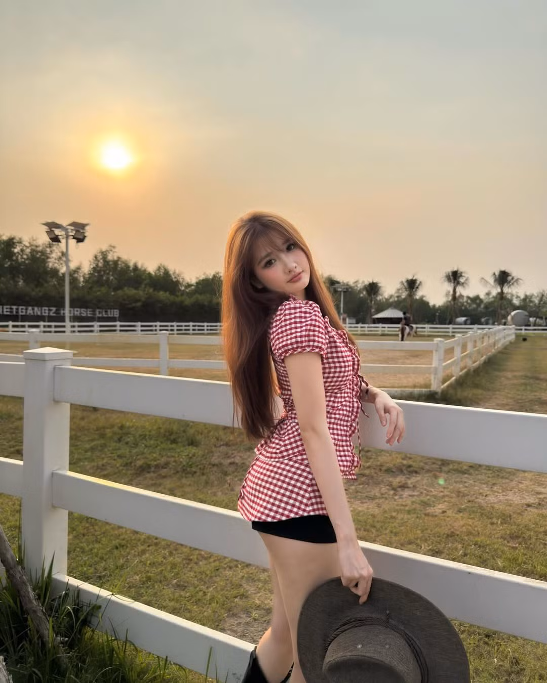 Dưới phần bình luận, không ít người hâm mộ đã phải trầm trồ trước sự trưởng thành về cả nhan sắc lẫn phong cách thời trang của "vợ quốc dân" ngày nào. (Ảnh: IGNV)