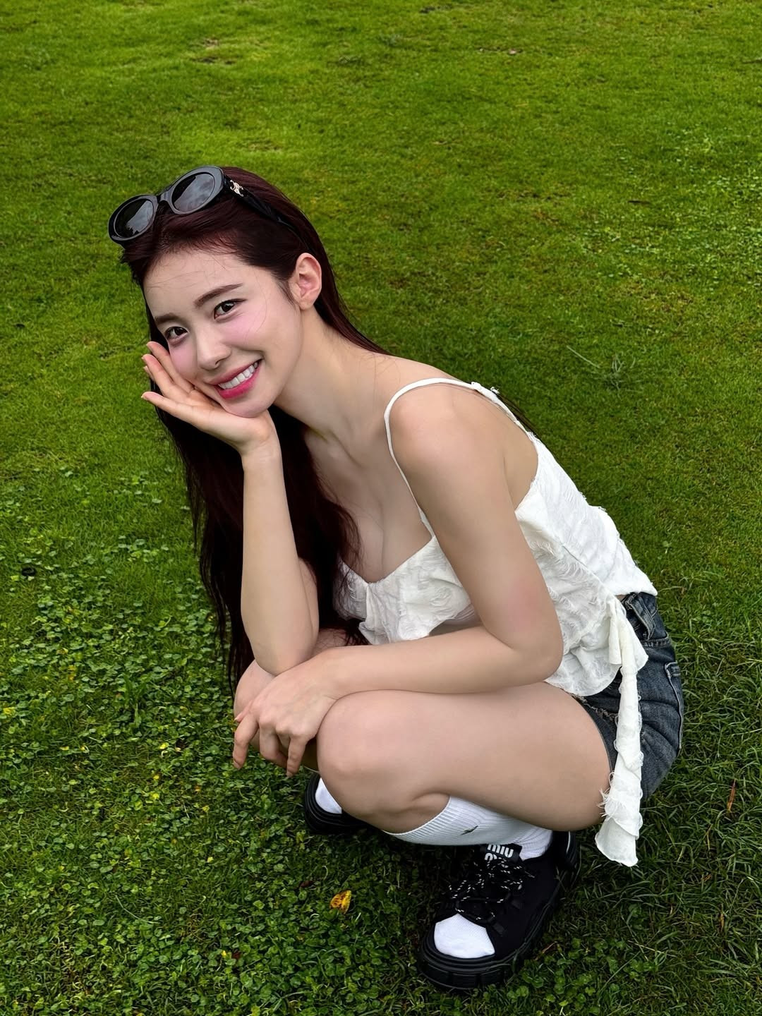 Cô nàng có một lượng fan khổng lồ trên các nền tảng mạng xã hội. Cô có hơn 1,8 triệu người theo dõi trên Instagram và gần 1 triệu người đăng ký trên YouTube. Các video ghi lại những khoảnh khắc cổ vũ hay những điệu nhảy của cô luôn thu hút hàng triệu lượt xem và chia sẻ. (Ảnh: IGNV)