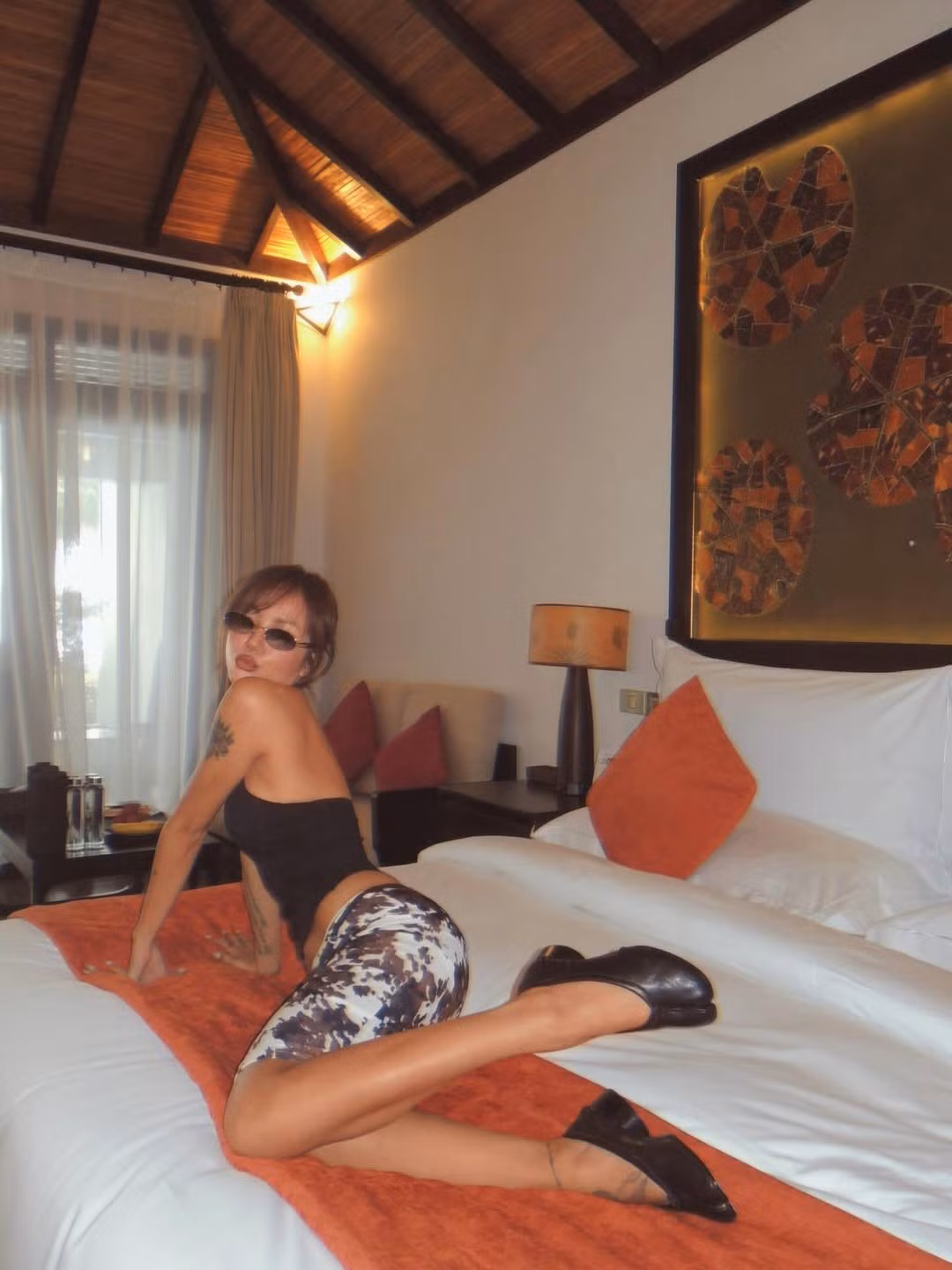 Thời gian gần đây, cái tên Phương Ly lại trở thành tâm điểm chú ý của cộng đồng mạng không chỉ bởi các bản hit mà còn nhờ vào màn "lột xác" ngoạn mục về phong cách. (Ảnh: IGNV)