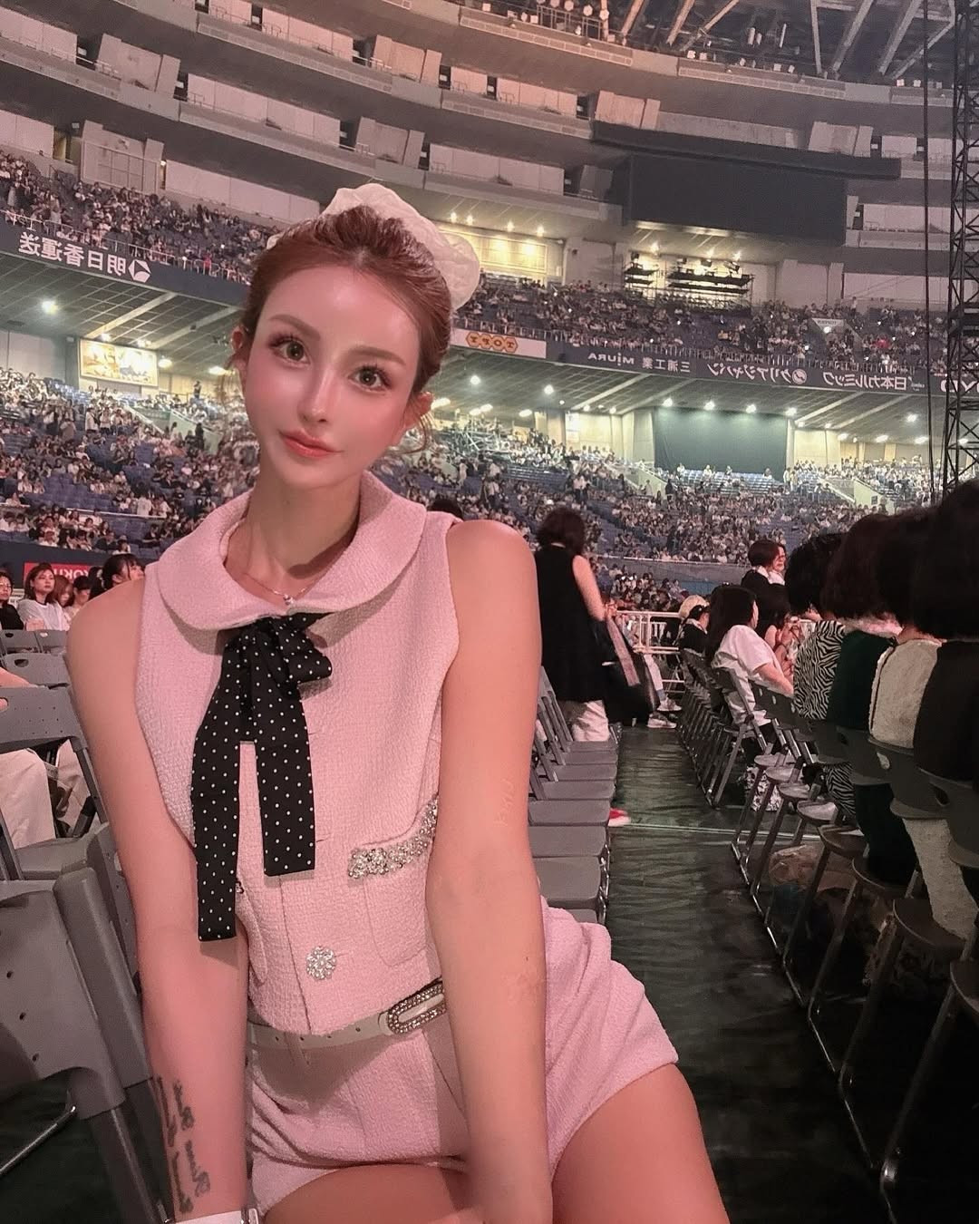 Mariko bắt đầu hành trình làm mẹ rất sớm. Cô mang thai năm 17 tuổi và sinh con gái đầu lòng vào năm 18 tuổi. Sau đó, cô lần lượt sinh thêm hai con gái và một con trai, trở thành mẹ của bốn người con khi tuổi đời còn rất trẻ. (Ảnh: IGNV)