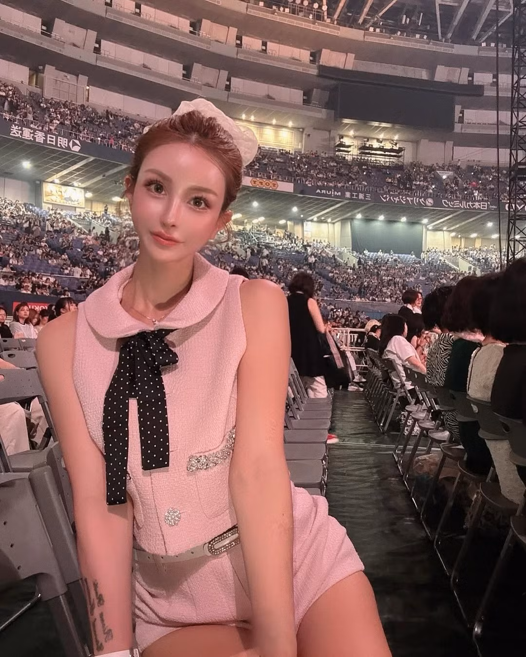 Mariko bắt đầu hành trình làm mẹ rất sớm. Cô mang thai năm 17 tuổi và sinh con gái đầu lòng vào năm 18 tuổi. Sau đó, cô lần lượt sinh thêm hai con gái và một con trai, trở thành mẹ của bốn người con khi tuổi đời còn rất trẻ. (Ảnh: IGNV)