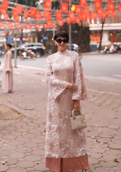 Sở hữu nhan sắc nền nã cùng phong cách sống chỉn chu, bà Mai Đoàn một lần nữa khiến netizen phải công nhận danh xưng "mẹ vợ hot nhất làng bóng đá" không tự nhiên mà có. (Ảnh: IG @_mai.doan_)