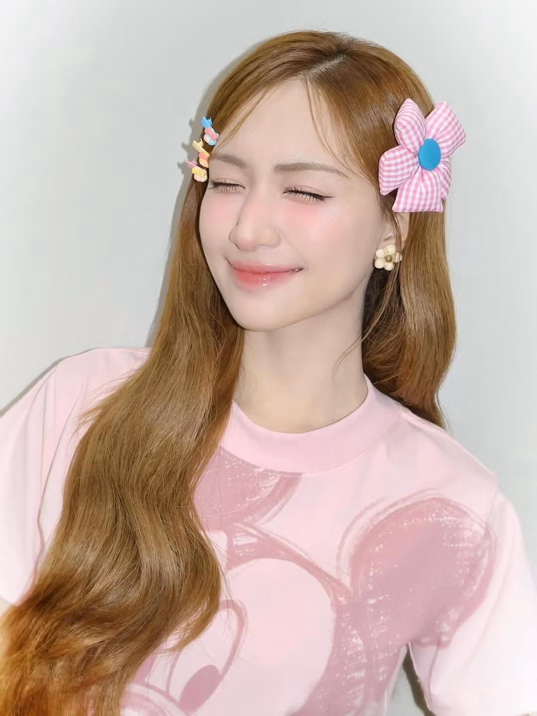 Bước sang tuổi 30, Hòa Minzy có sự nghiệp âm nhạc thành công, đặc biệt sau bản hit "Bắc Bling" cùng lượng người hâm mộ đông đảo.