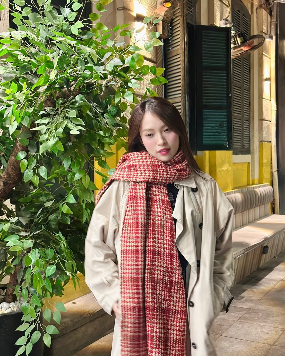 Không cần diện những trang phục quá cầu kỳ, Khánh Vy vẫn ghi điểm tuyệt đối nhờ gu thẩm mỹ thanh lịch và trẻ trung. (Ảnh: IGNV)