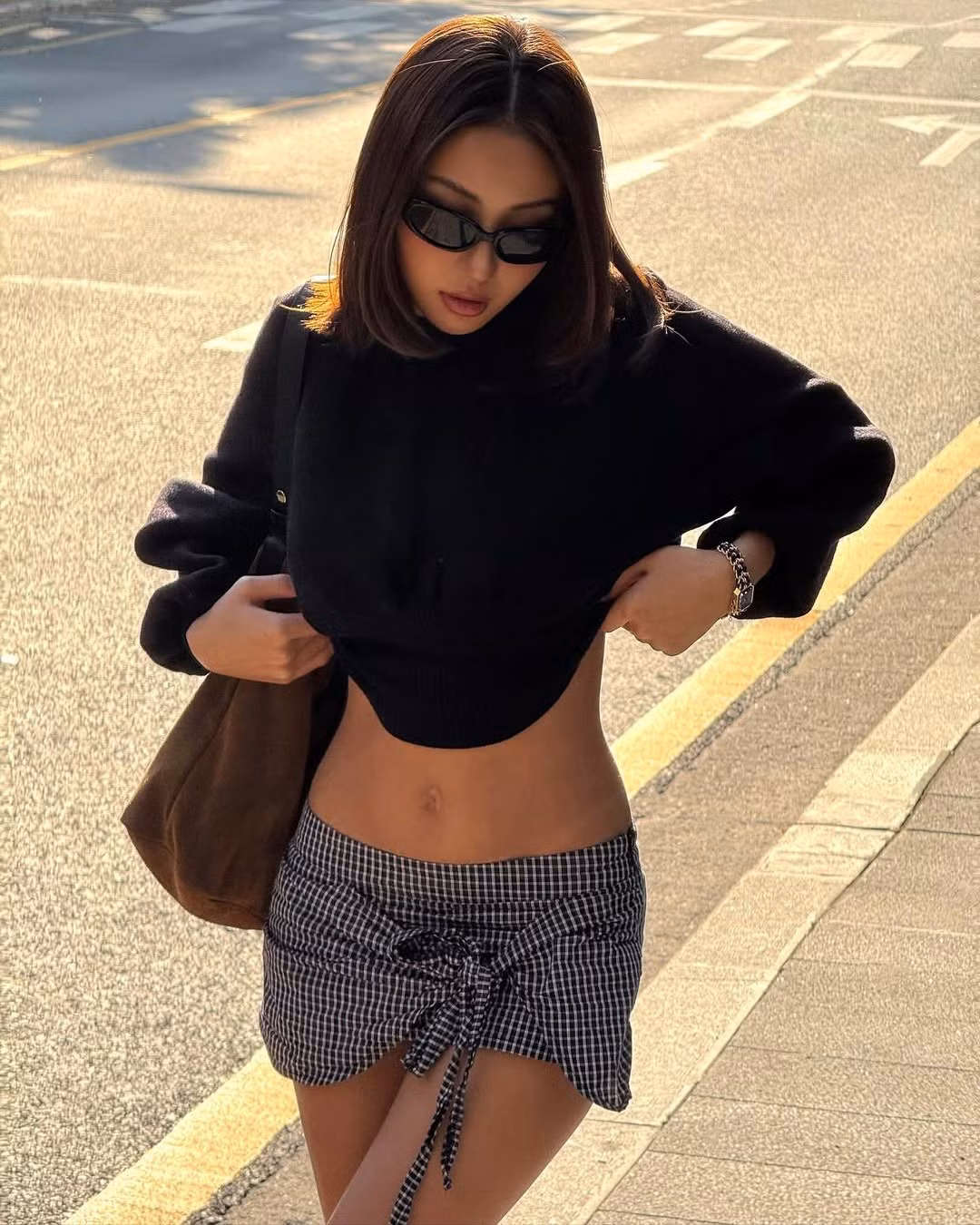 Dù vướng phải nhiều ý kiến trái chiều về phong cách ăn mặc "trưởng thành trước tuổi" khi mới nổi, không thể phủ nhận Huyền 2k4 ở hiện tại đang ở đỉnh cao phong độ, sở hữu nhan sắc ngày càng nhuận sắc và vóc dáng "không chút mỡ thừa" khiến nhiều người mơ ước. (Ảnh: IGNV)