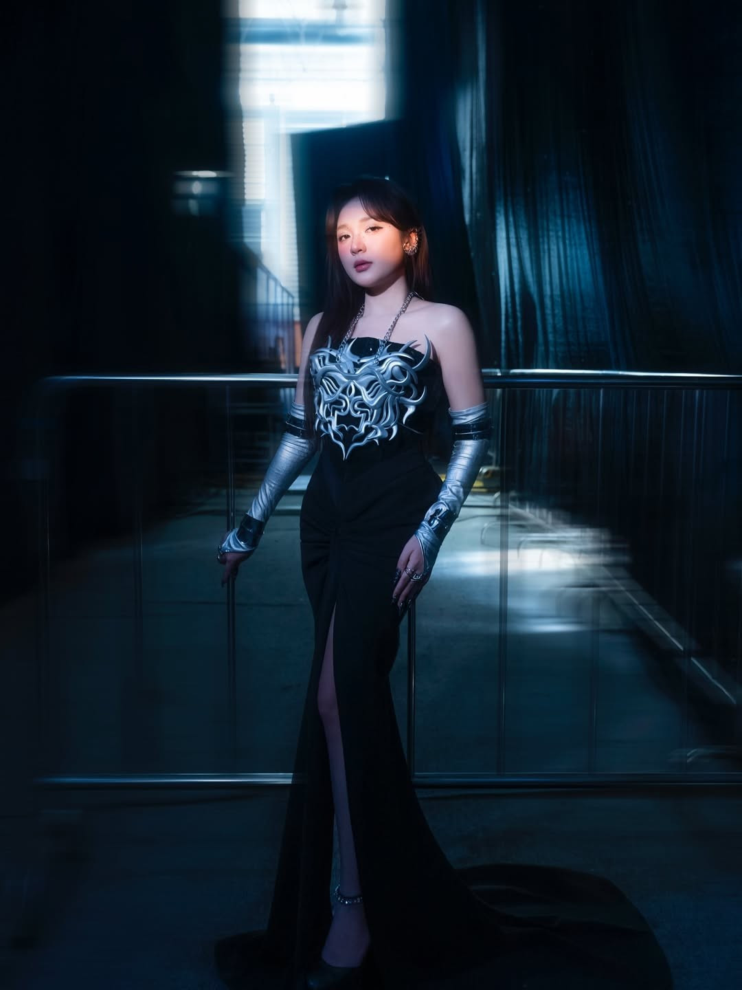 Trong đêm bán kết kịch tính (6/12), MC Phương Thảo đã khiến người hâm mộ trầm trồ khi khoác lên mình một bộ trang phục mang phong cách Cyberpunk vô cùng ấn tượng. (Ảnh: IGNV)